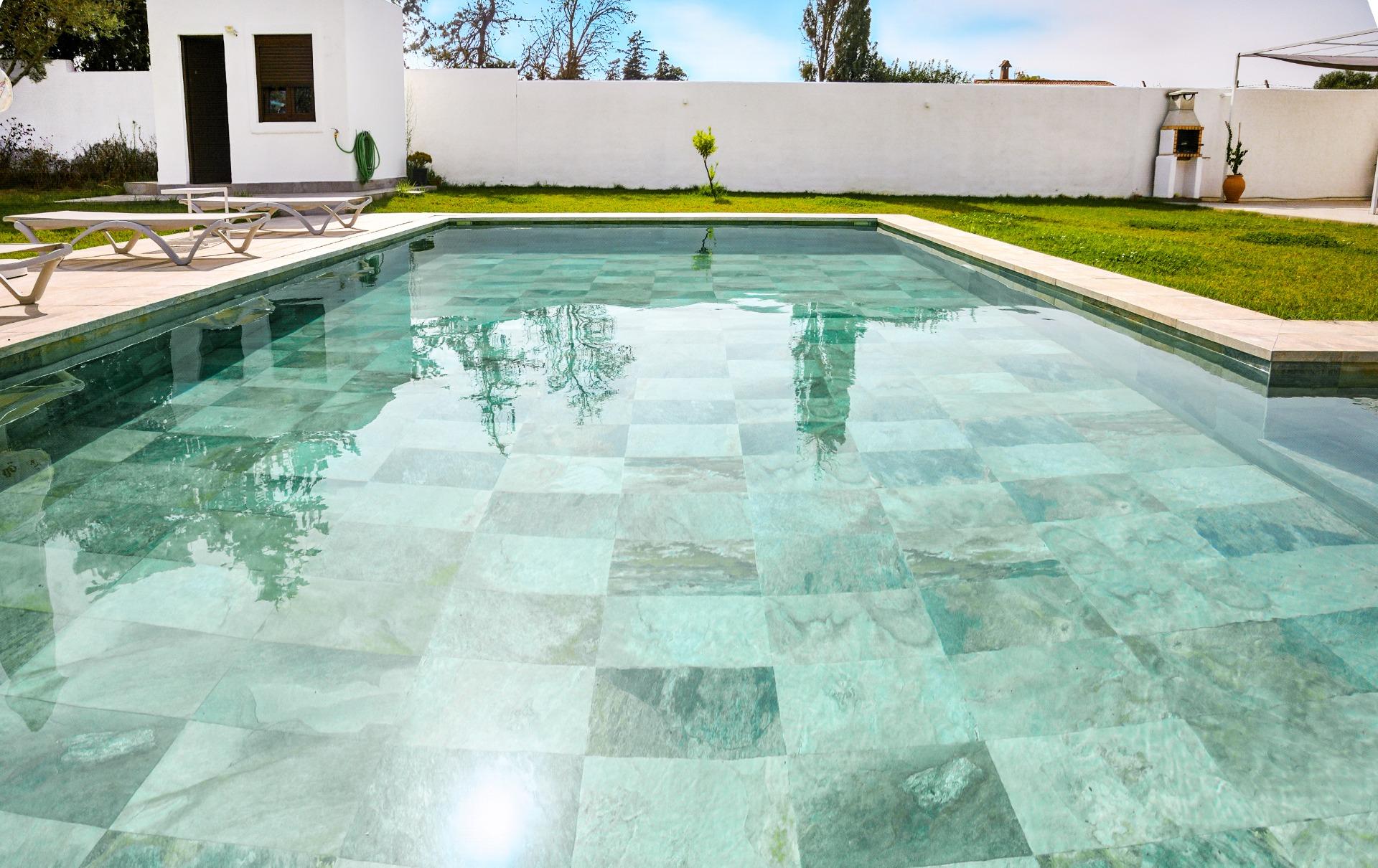 INCREIBLE CHALET CON PISCINA Y AMPLIA PARCELA EN HOZANEJOS