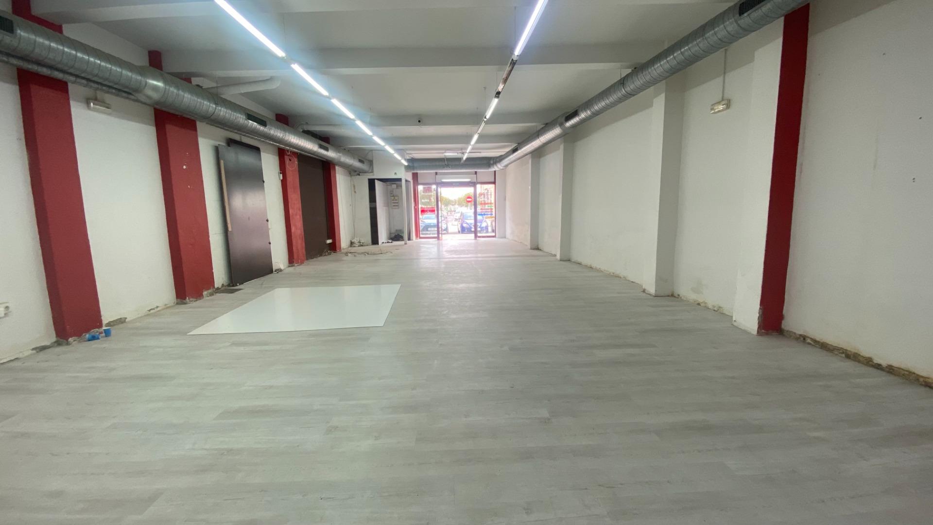 ZONA MÁS COMERCIAL DE CARRETERA DE CARMONA. LOCAL DISPONIBLE EN VENTA