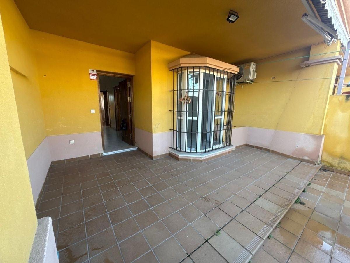 AMPLIO PAREADO CON GRANDES PATIOS EXTERIORES EN LA ZONA DE LA ATALAYA