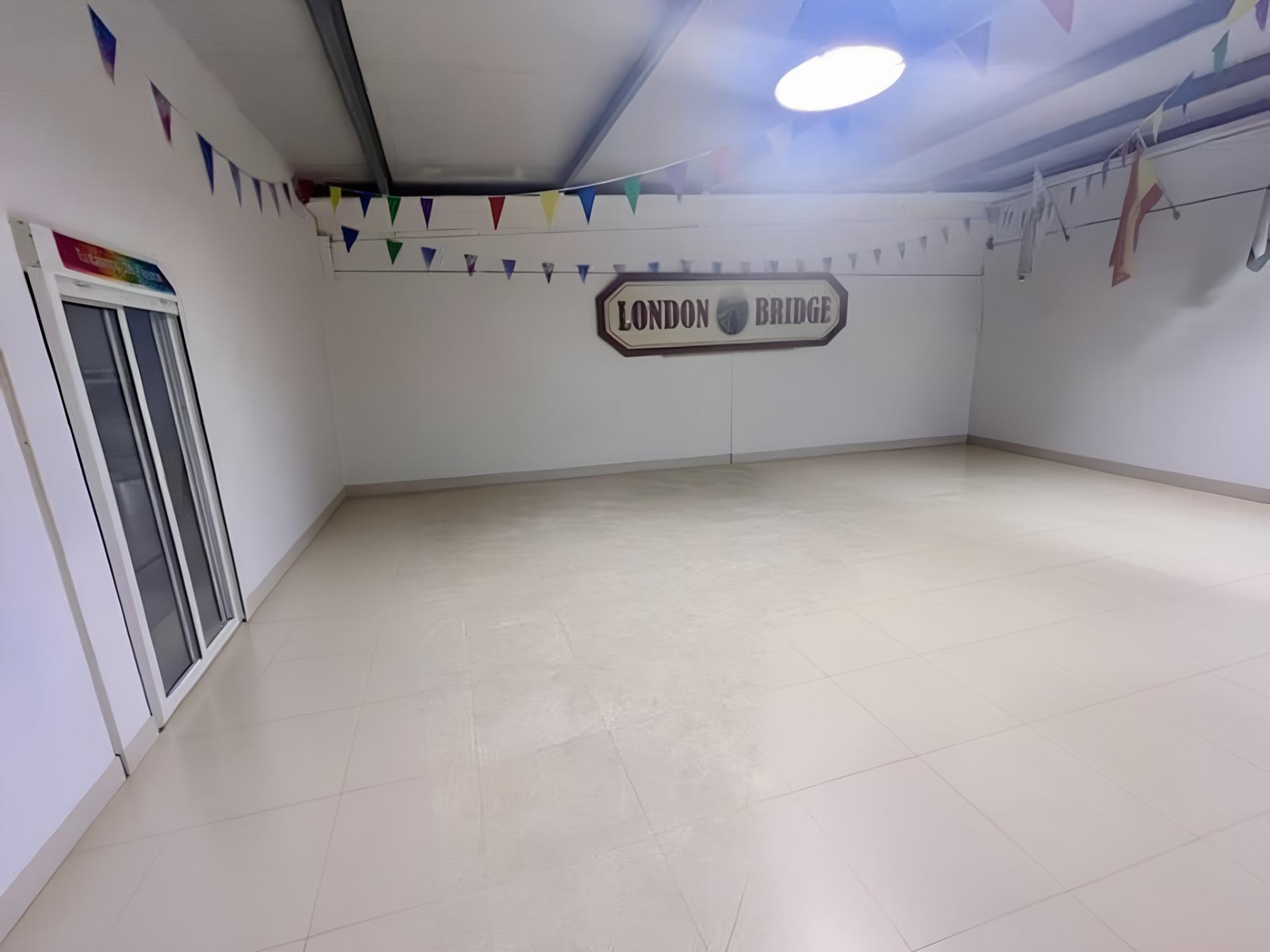 NAVE INDUSTRIAL de 460 m2 REFORMADA EN 2025!!