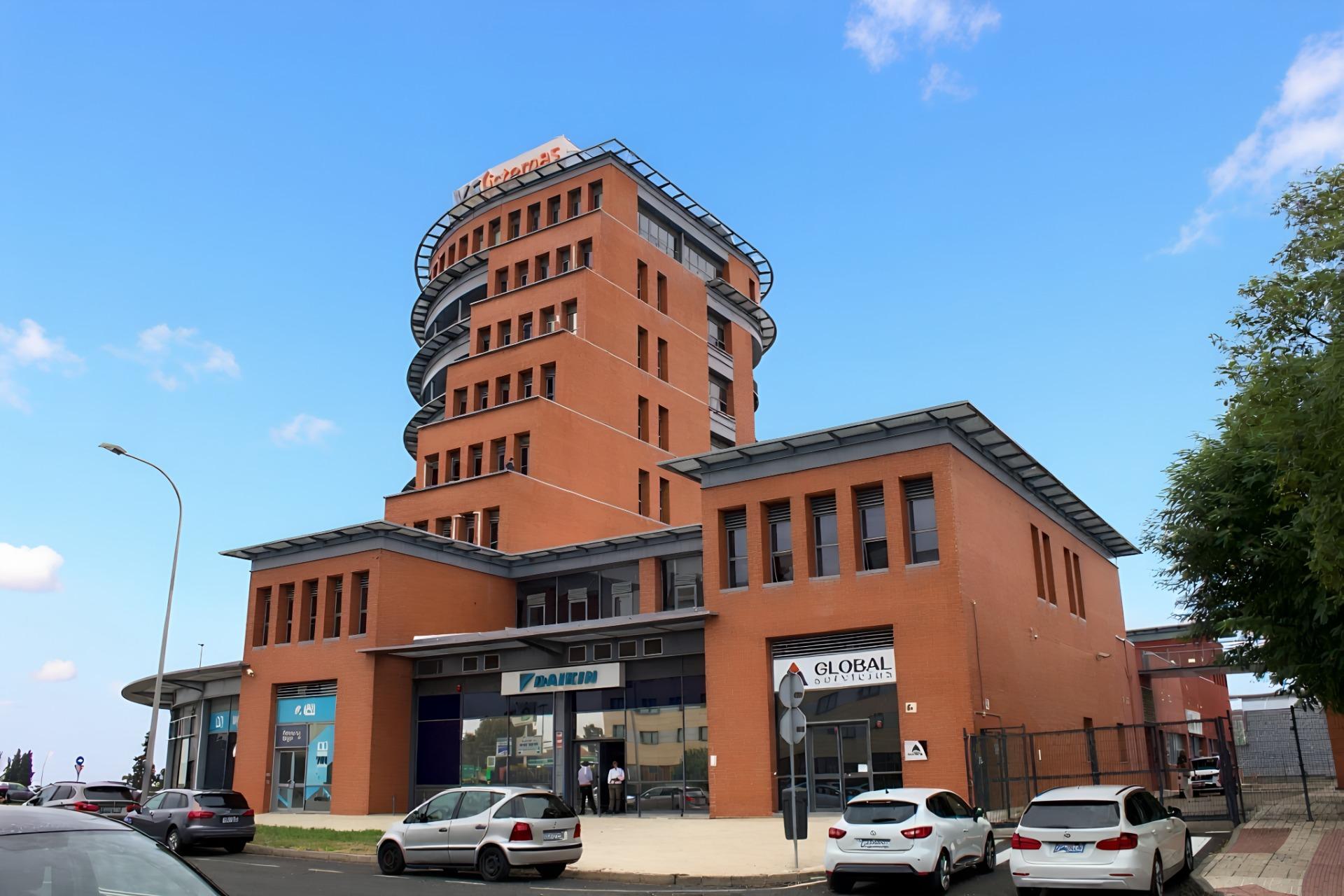 LOCAL COMERCIAL EN EDIFICIO NUDO NORTE, LUIS FUENTES BEJARANO, 60.