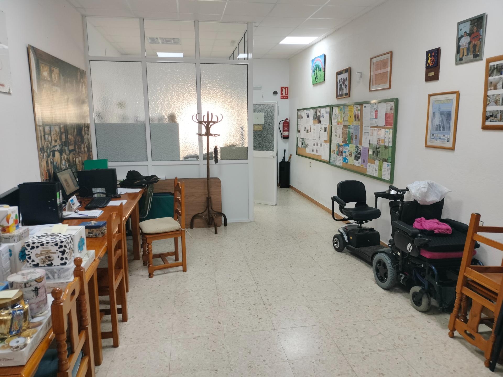 SE VENDE LOCAL COMERCIAL EN PUERTO REAL , ZONA BARRIADA 512