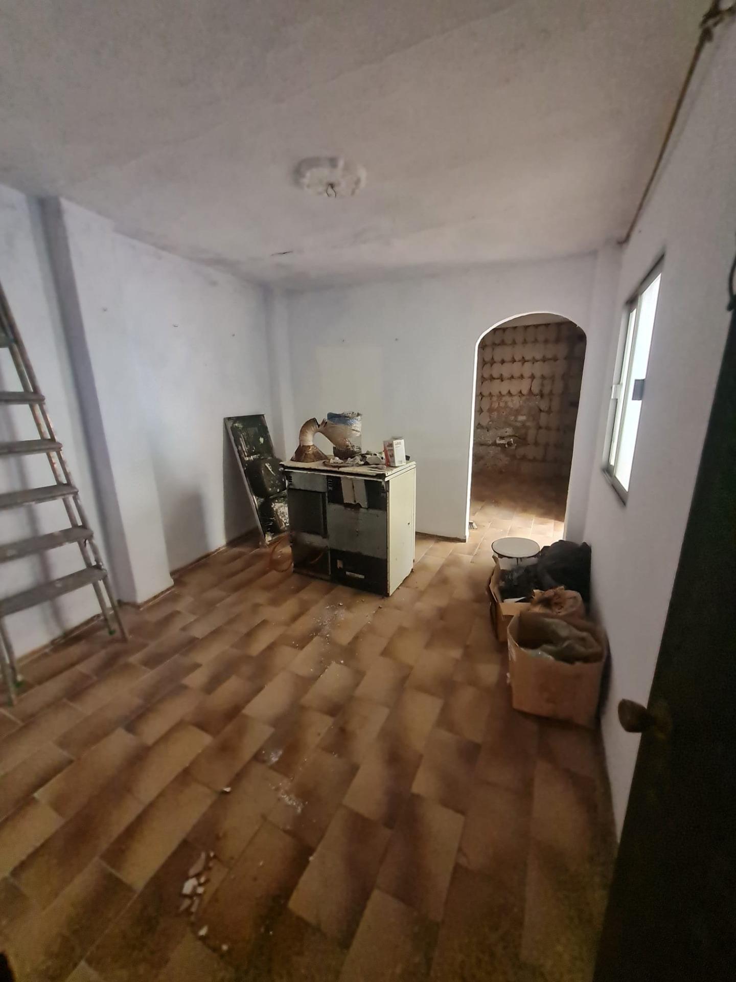 ¡¡¡Estupenda Oportunidad!!! Vivienda con local comercial en La Granja