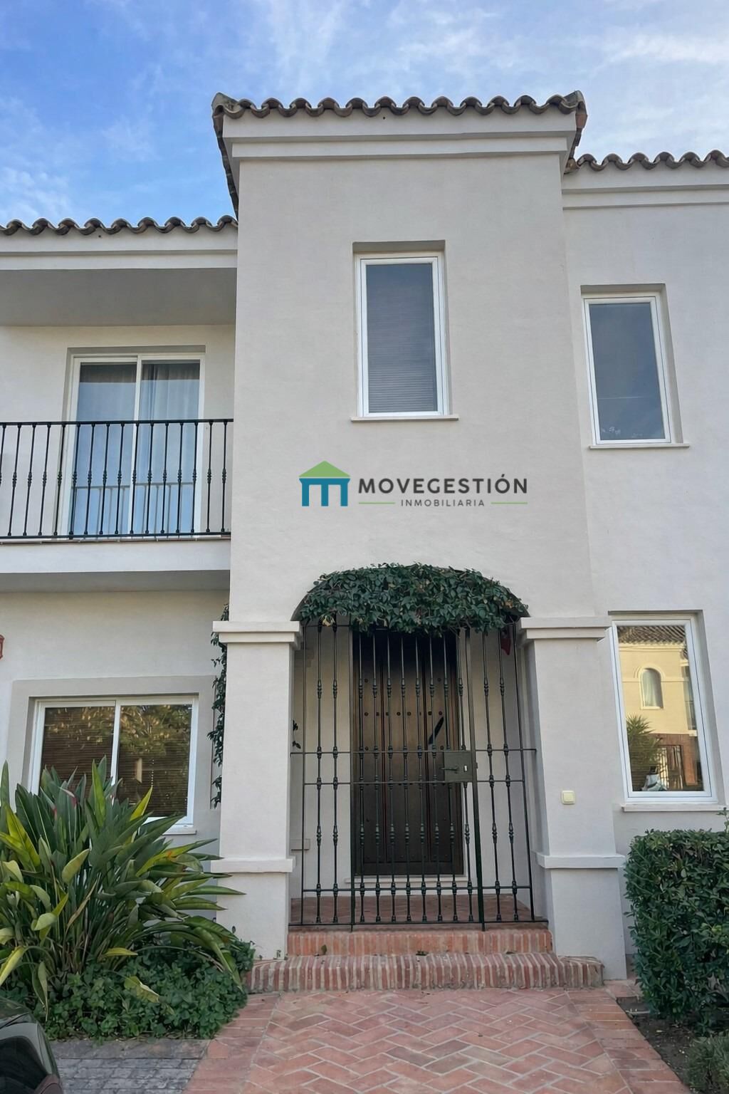 CASA ADOSADA EN ARCOS GARDENS