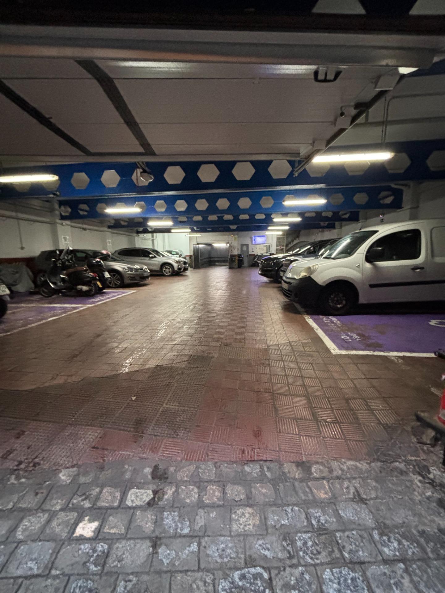 Plaza de garaje exclusiva en el centro de Cádiz