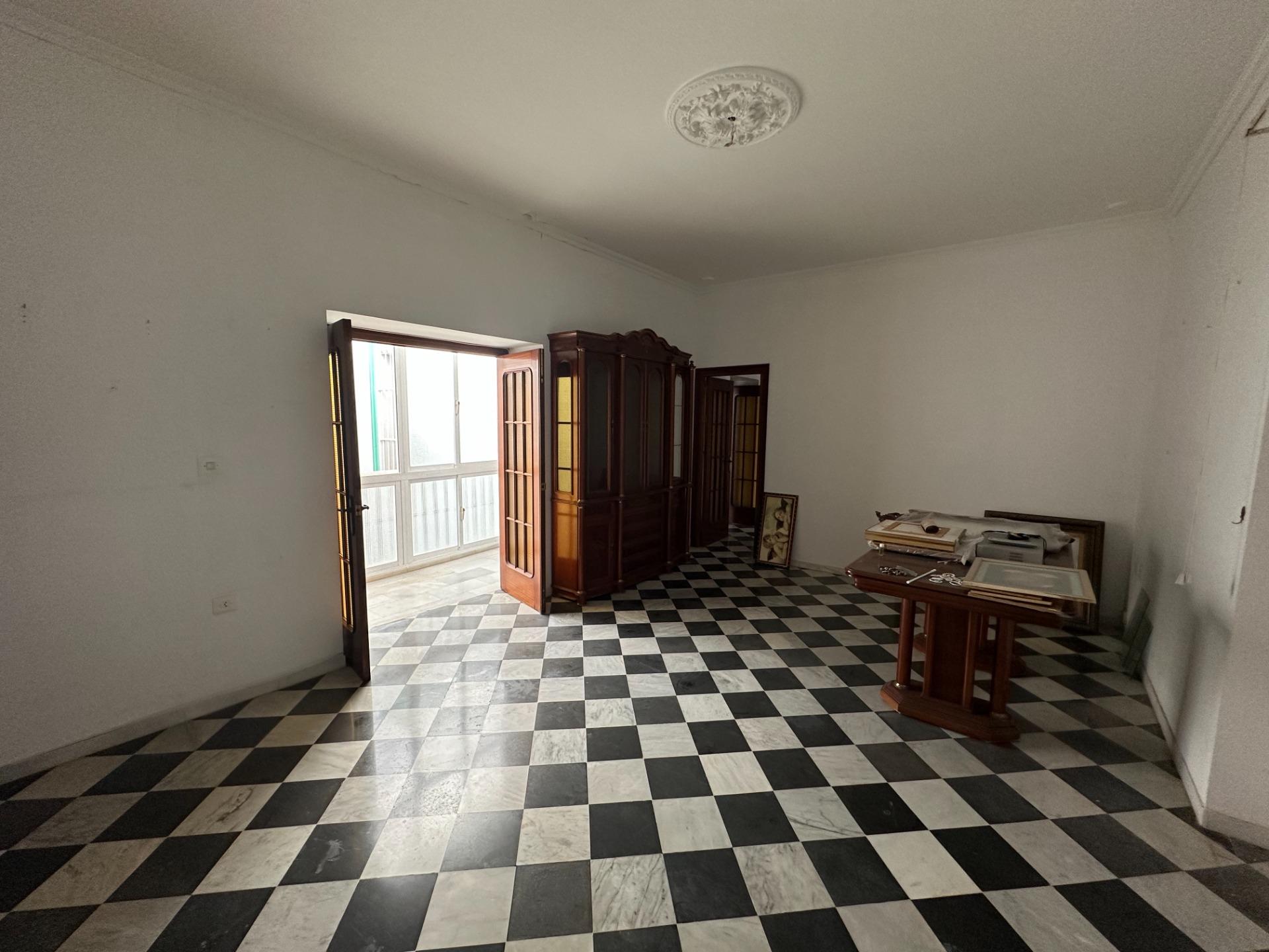 CASA SEÑORIAL DE 1888 EN PLENO CENTRO DE CÁDIZ CON OPCION A DIVIDIR EN DOS APARTAMENTOS