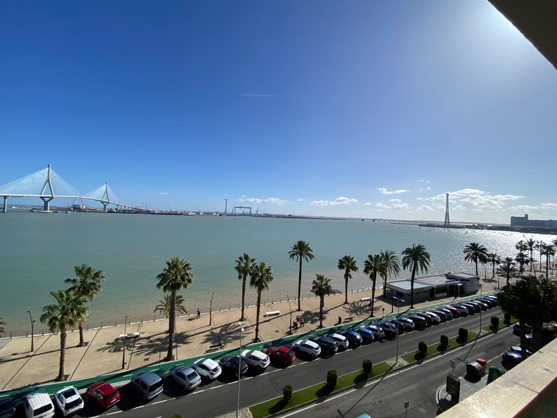 Vistas panorámicas a la Bahía: Tu próximo hogar de 114 m² junto a El Corte Inglés