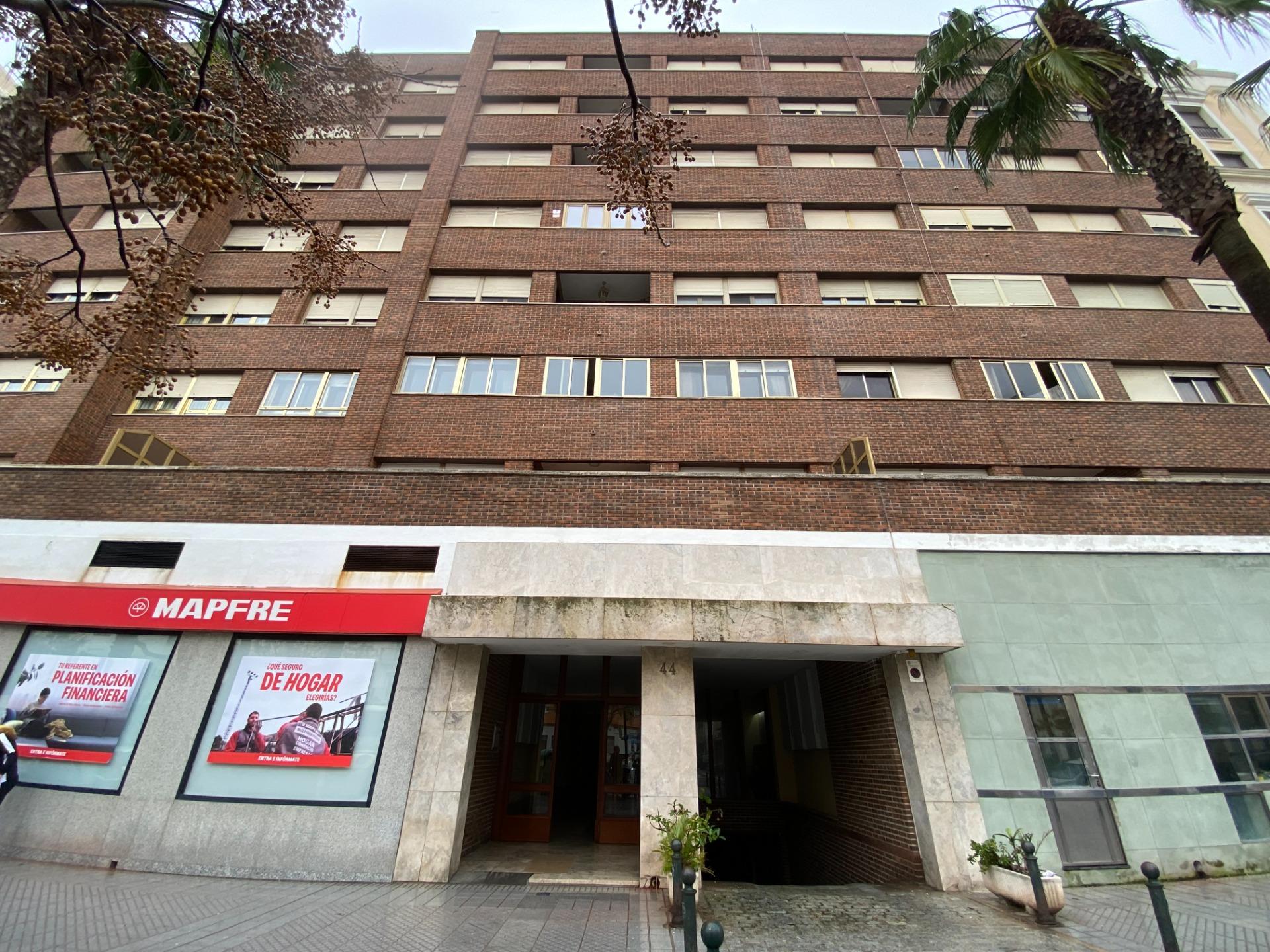 PISO AMPLIO EN COMISARIA . GARAJE -TRASTERO (opcional)