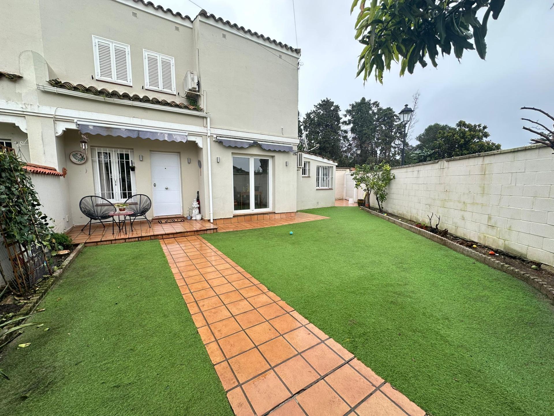 Exclusiva Vivienda Pareada con Jardín en Guadacorte