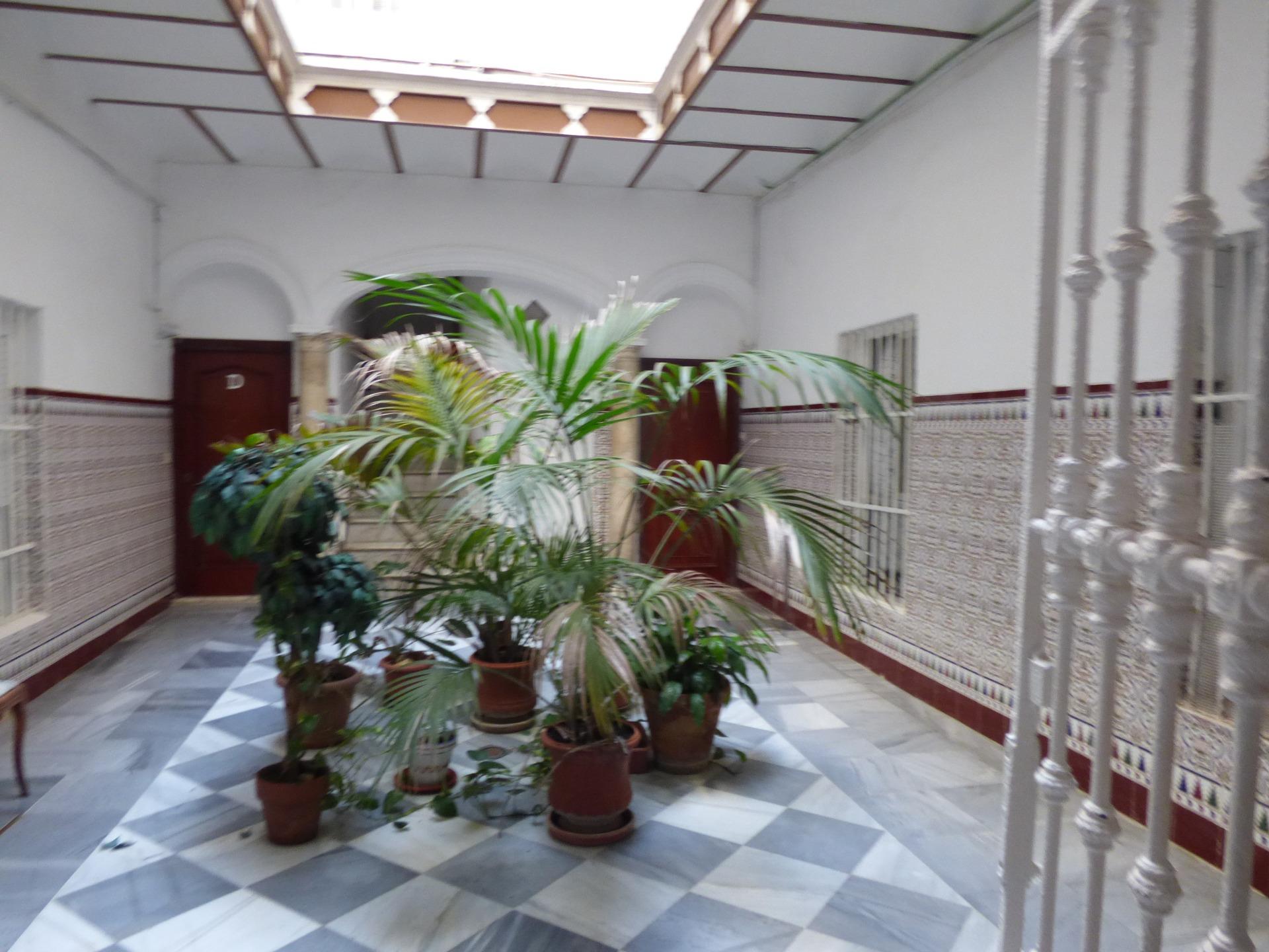 Vivienda amplia junto a iglesia San Lorenzo