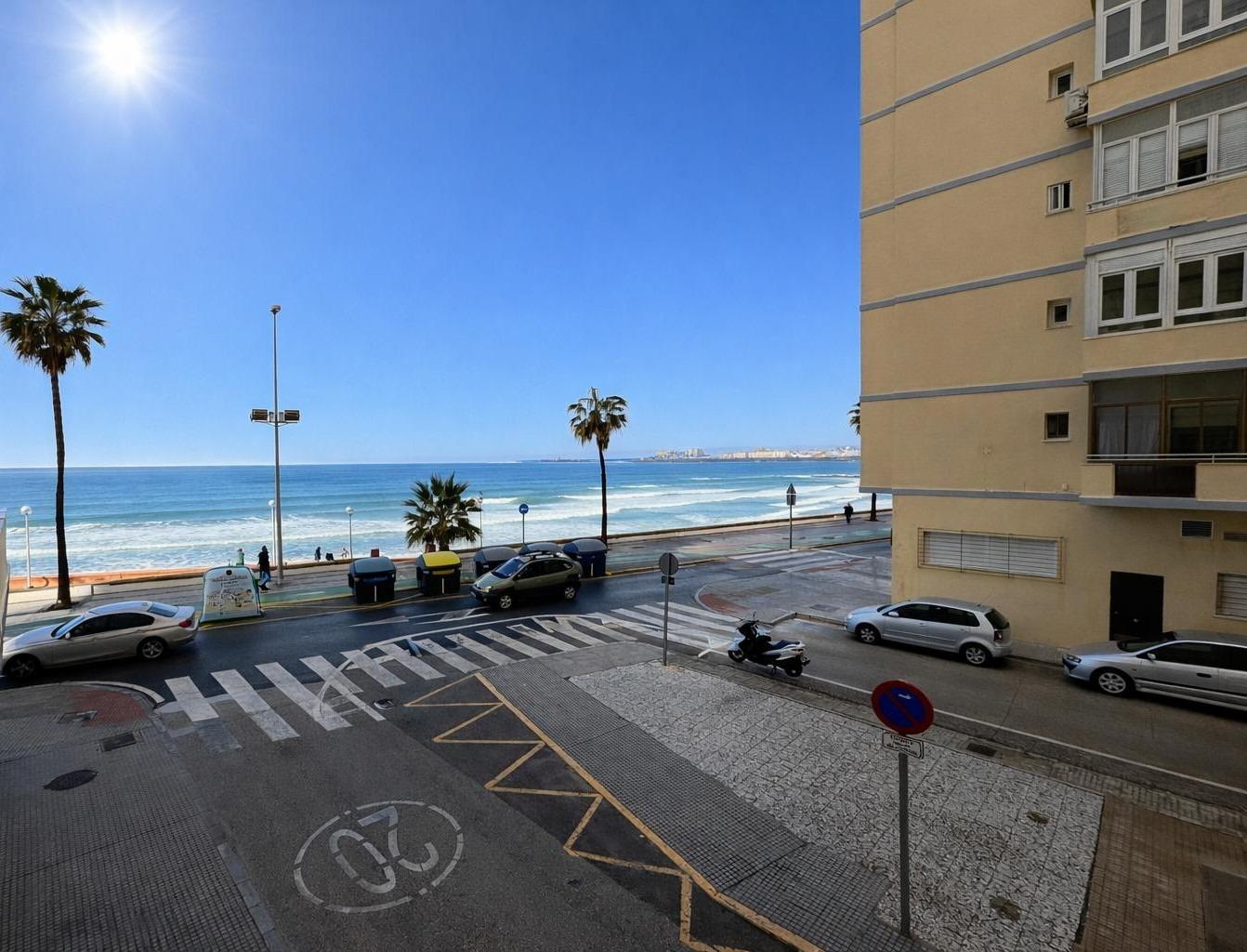 Piso con vistas al mar en la playa Santa María del Mar