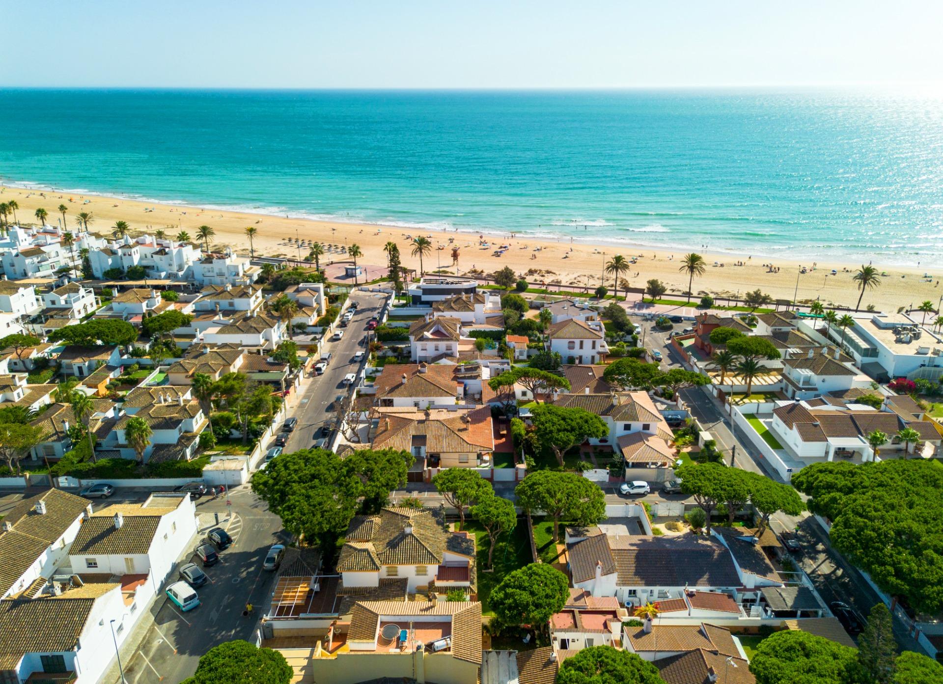 INCREIBLE VIVIENDA A UN PASO DE LA PLAYA DE LA BARROSA