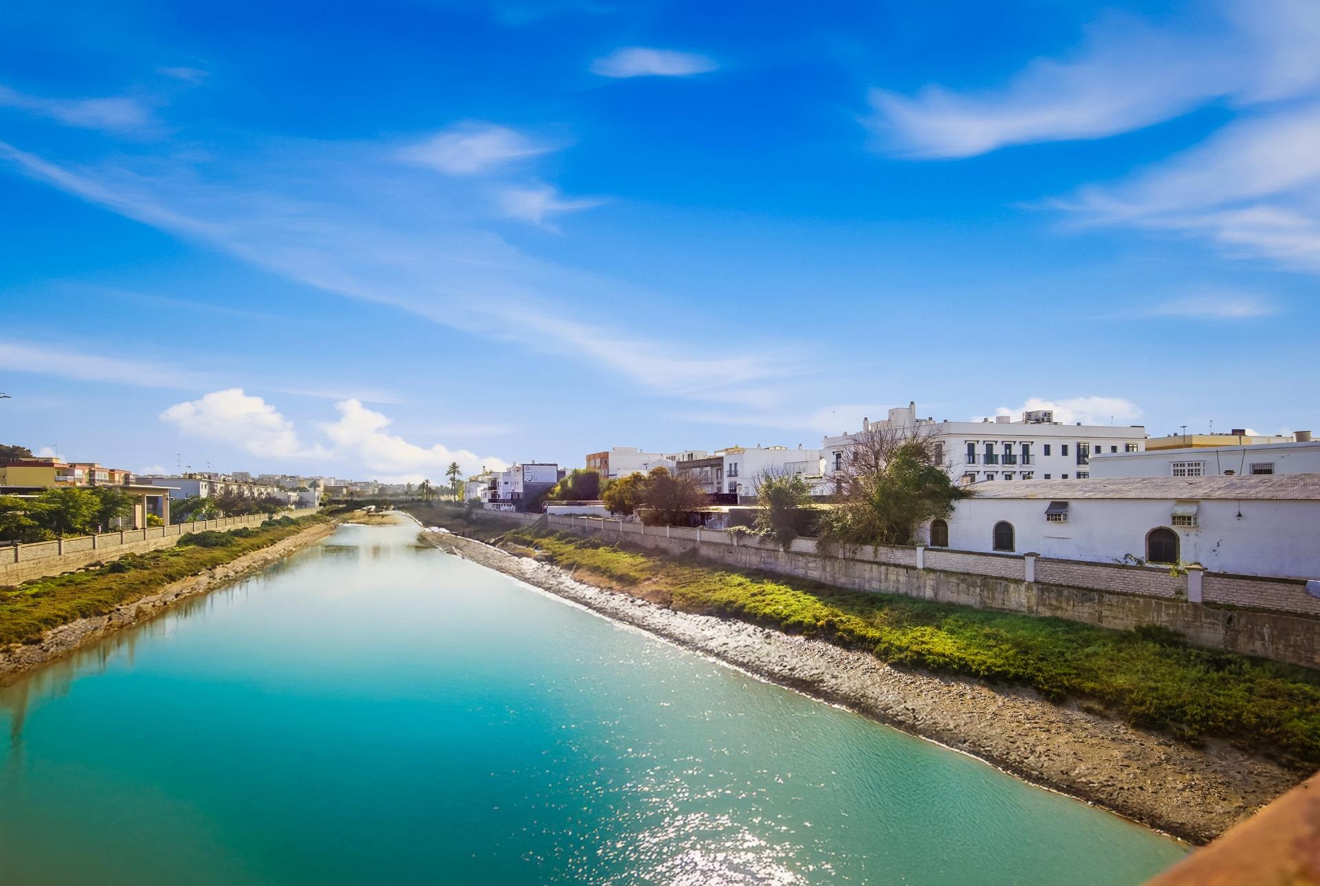NAVE / LOCAL COMERCIAL EN PLENO CENTRO DE CHICLANA