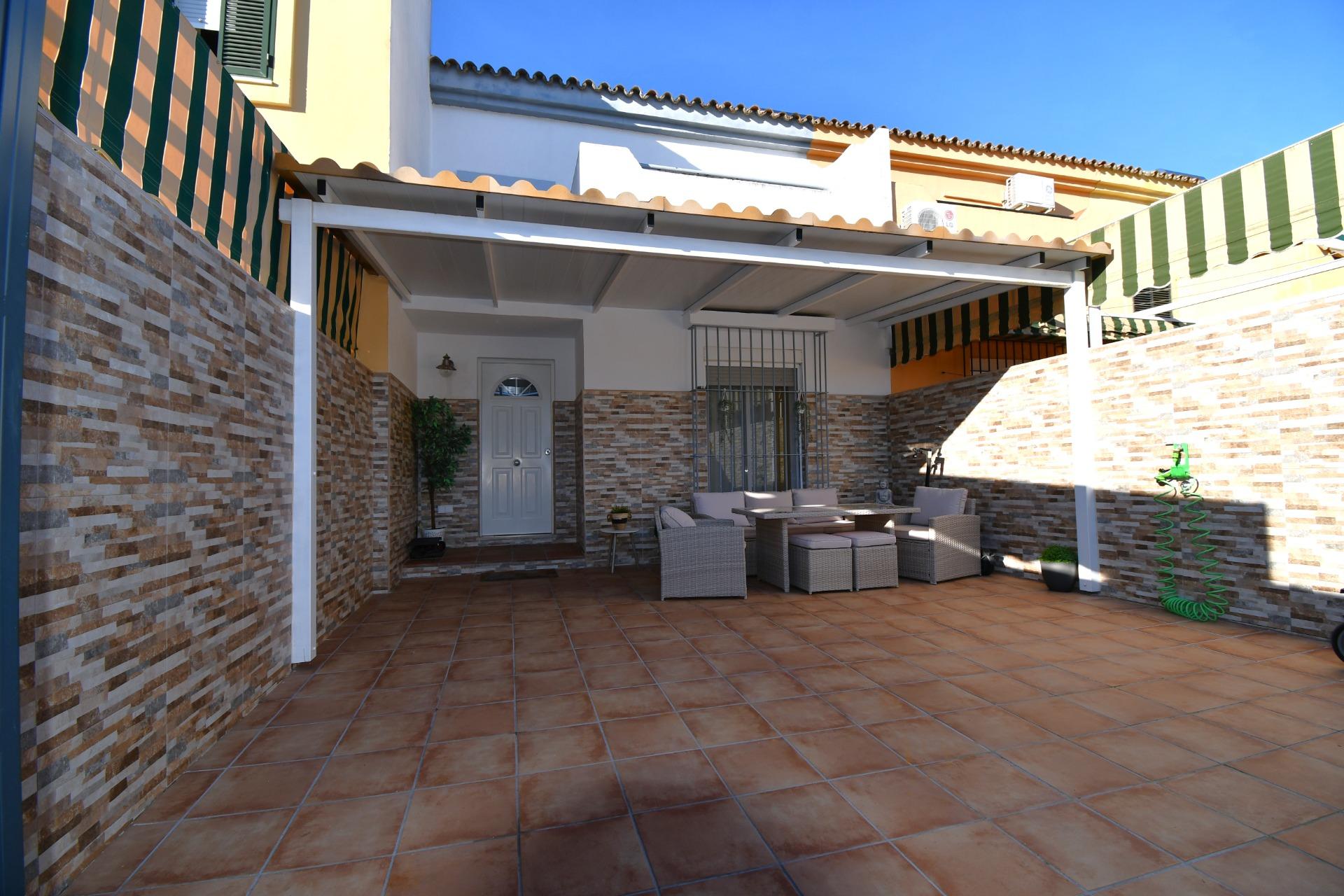 ADOSADO EN DELICIAS, 4 DORMITORIOS,2 BAÑOS