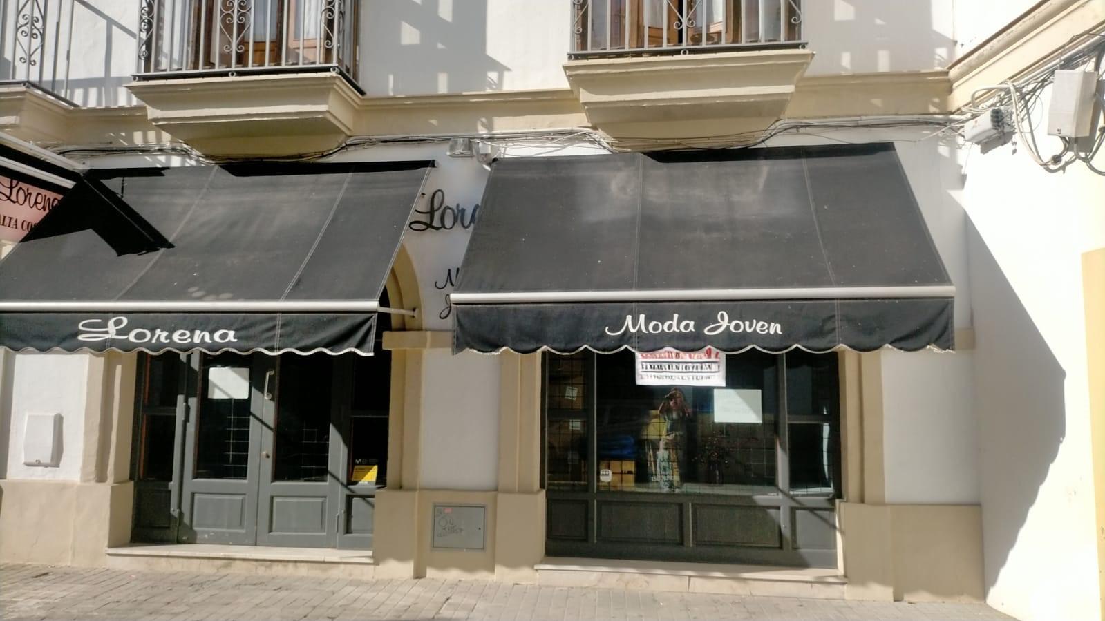 Calle Medina local en primera linea comercial con amplio escaparate magnifica situación