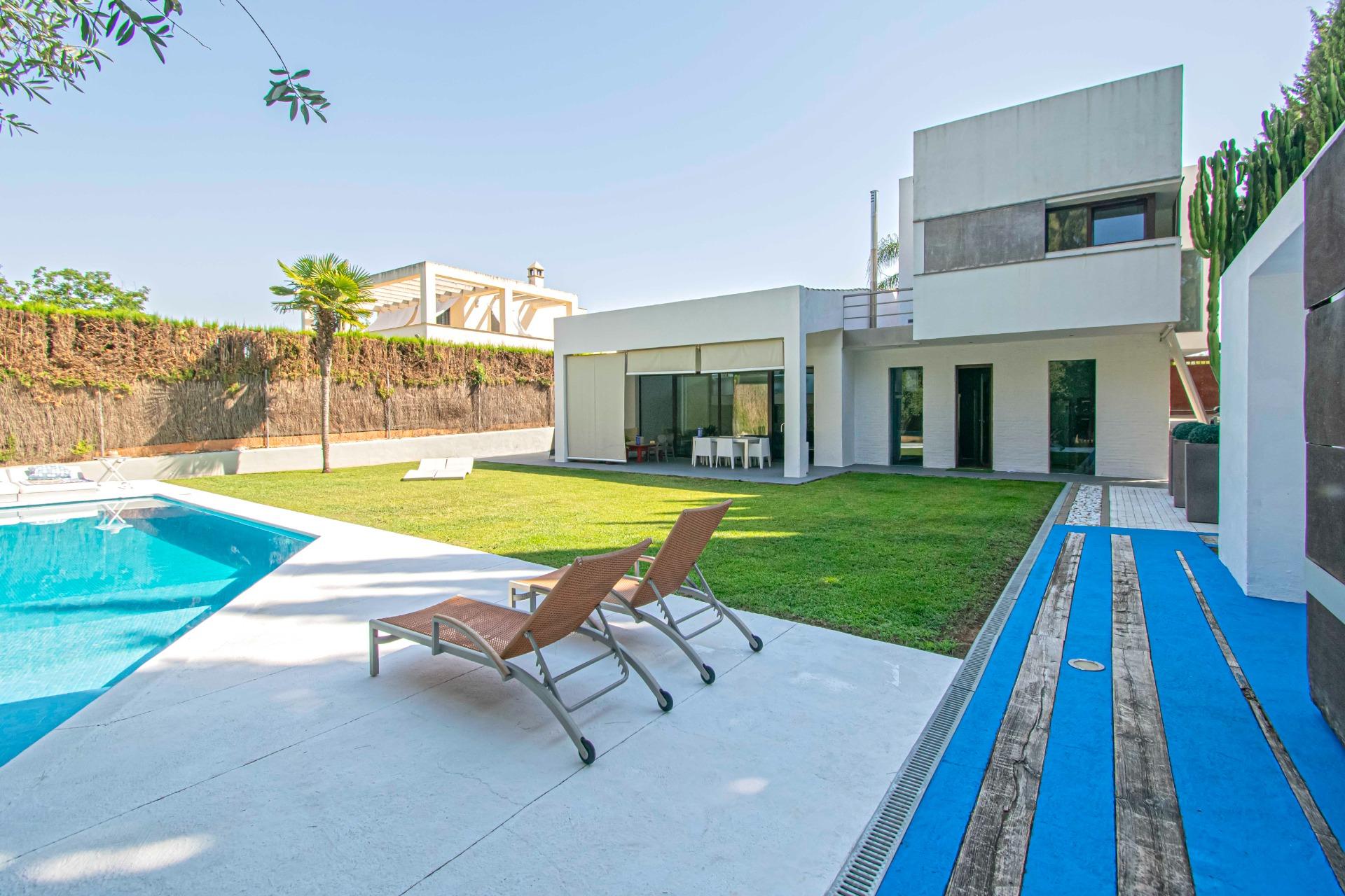 Impresionante Chalet de Lujo con Jardín y Piscina Privada de agua salada!!