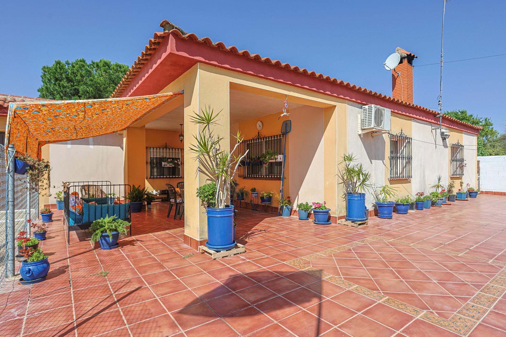 SE VENDE CHALET PARCELA 1.700 M2 159 M2 DE VIVIENDA CON GARAJE - TRASTERO 95 M2 CON PISCINA PRIVADA