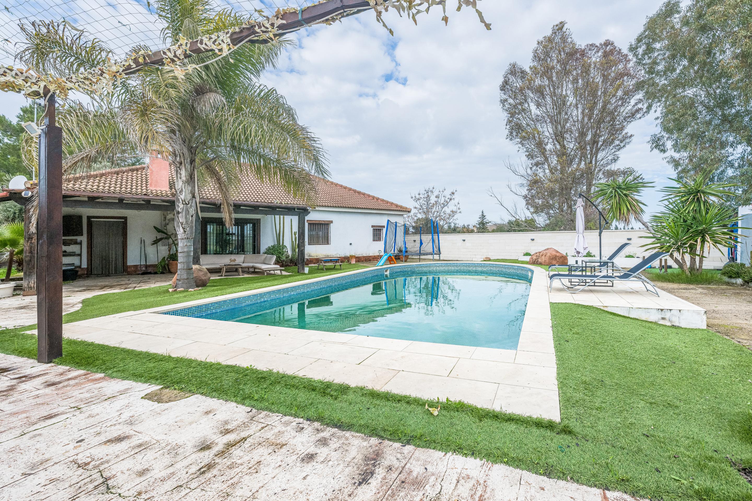 CASA DE CAMPO + APARTAMENTO EN URB. LAS MONJAS (CARMONA-SEVILLA)