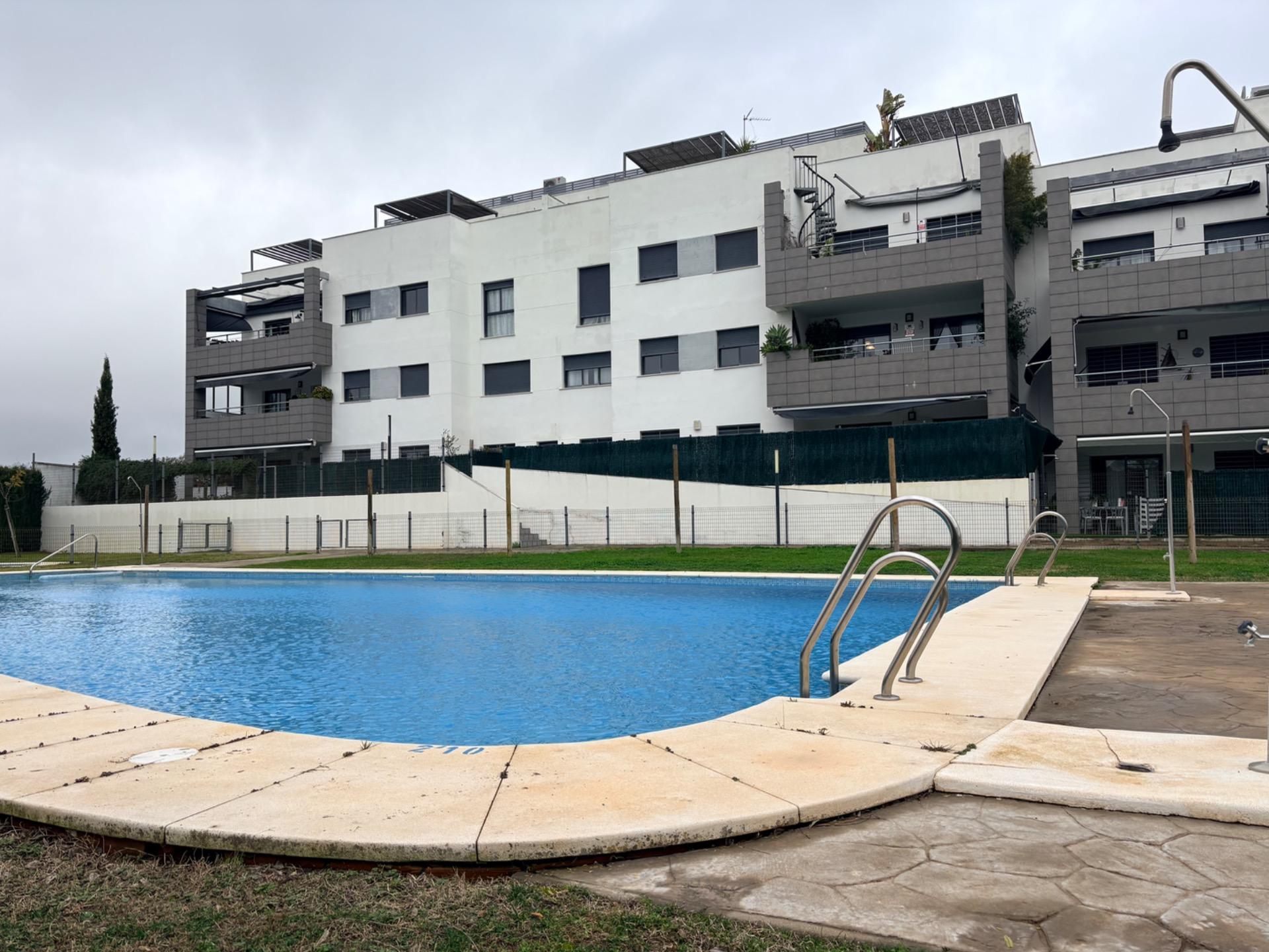 Piso totalmente nuevo con patio, zonas comunes y máxima tranquilidad en Espartinas