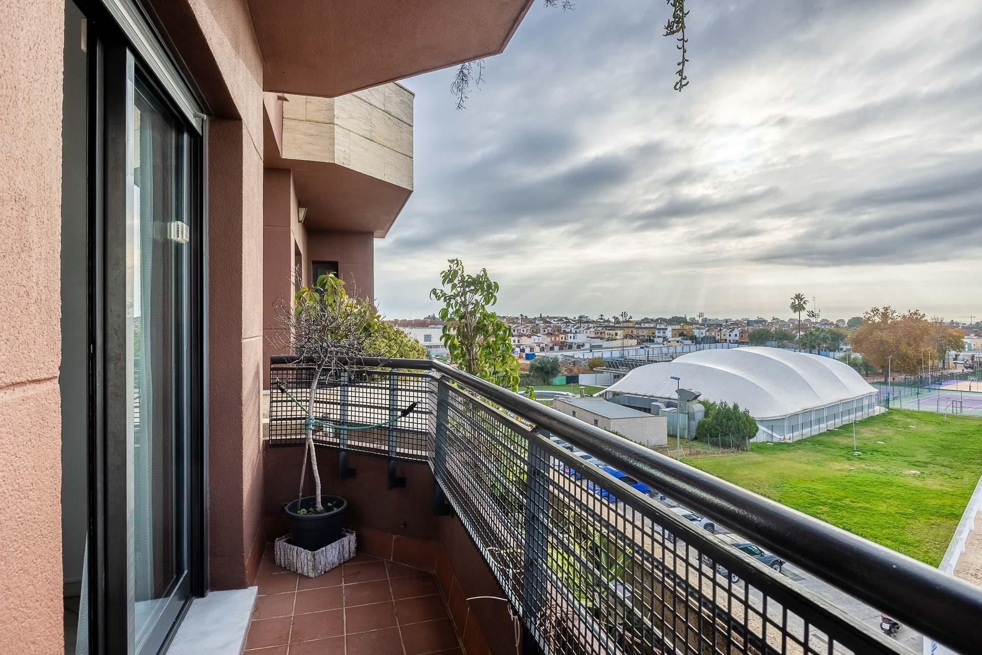 Se vende piso 3ºde 82 m, 2 dormitorios, 2 baños, garaje y piscina