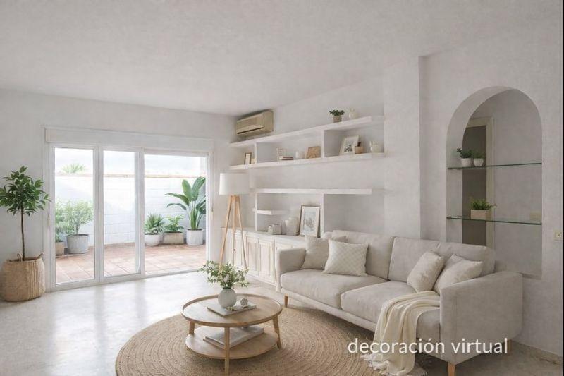 CASA EN ESQUINA MUY LUMINOSA CON PATIO , GARAJE Y TERRAZA. IDEAL FAMILIAS ¡¡¡