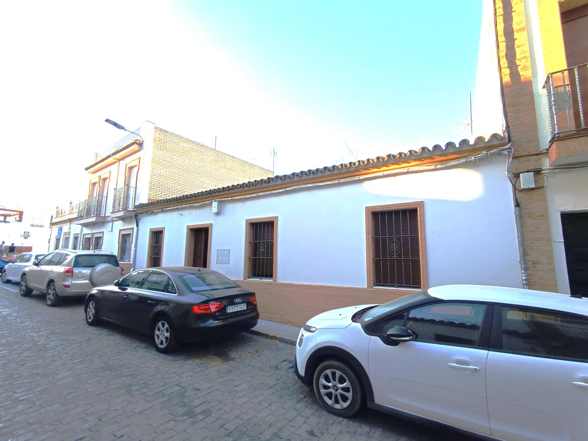 Encantadora casa en el corazón de Castilleja de la Cuesta — Espacio, luz y carácter en un entorno privilegiado