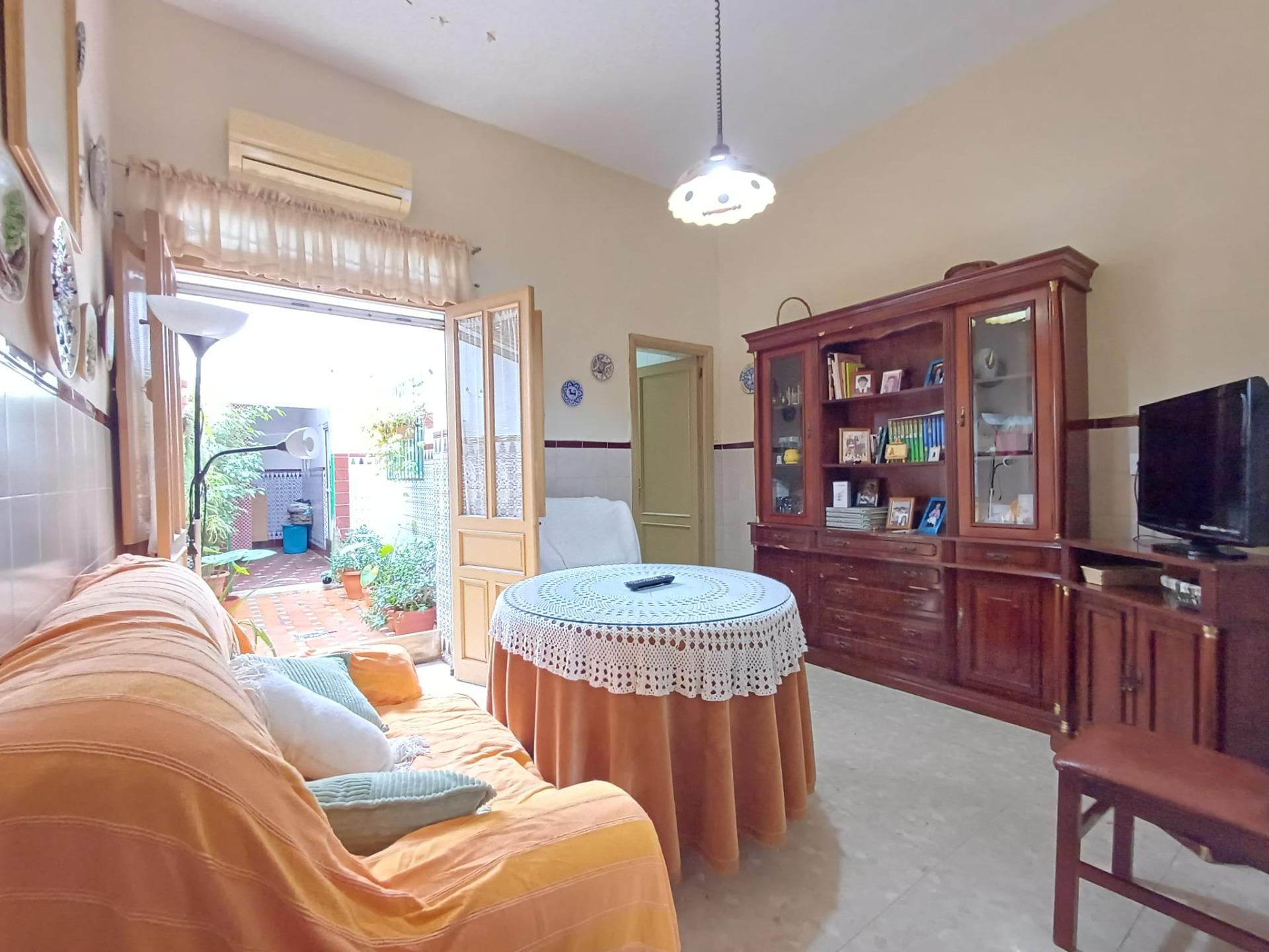 CASA EN VENTA DE DOS PLANTAS EN CORIA DEL RIO