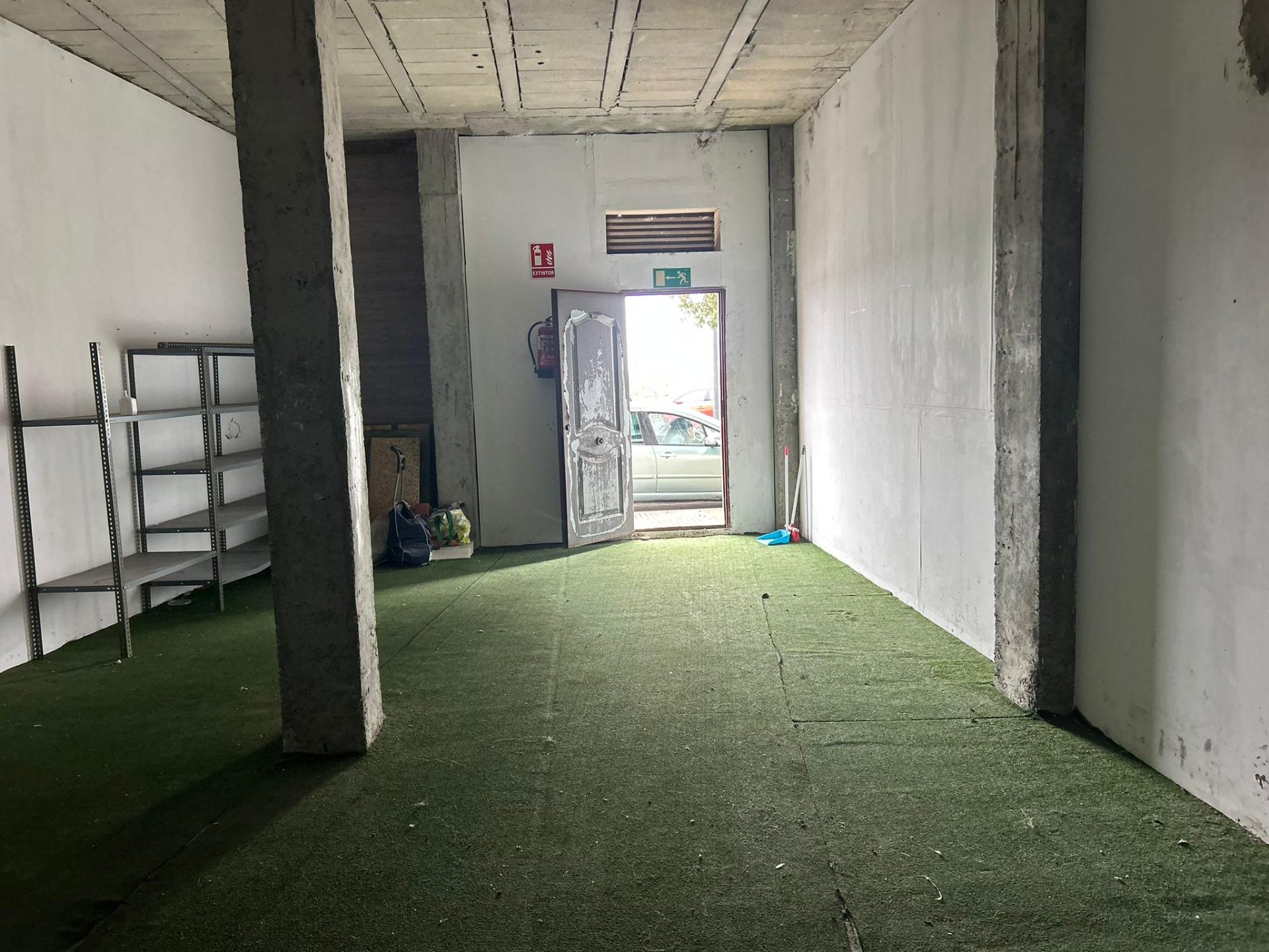 Venta de local con uso de patio