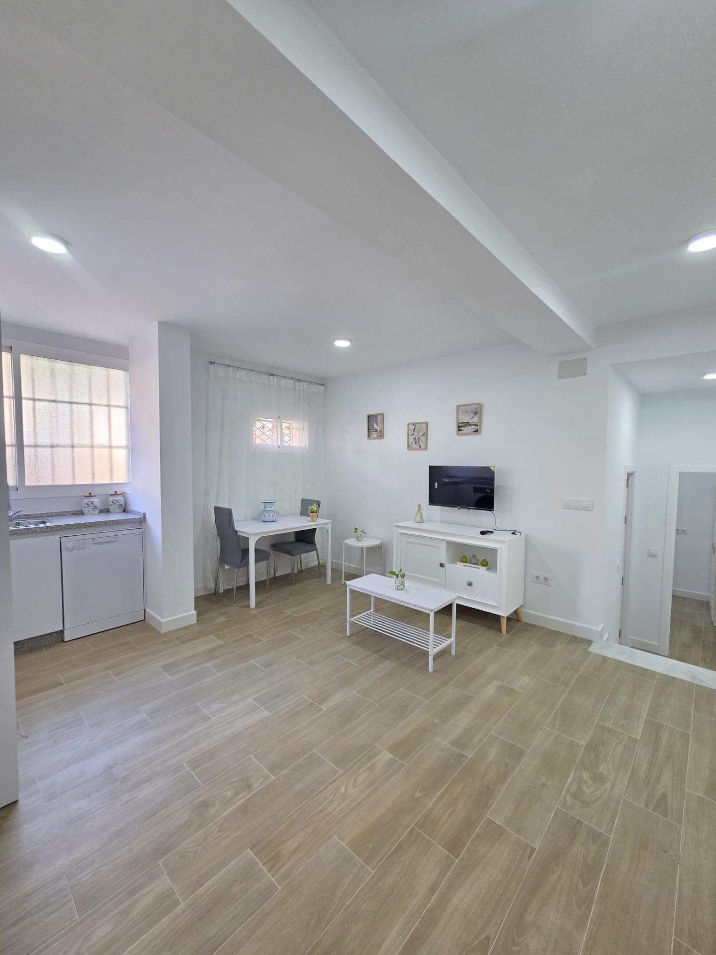 Exclusivo Piso Reformado en Sevilla - Perfecta Oportunidad de Inversión apartamento + local