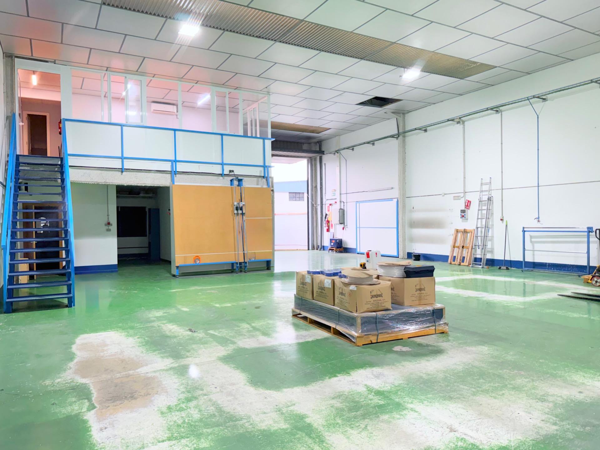 Nave 364 m² en P.I. Espaldillas: 380V, Aire Comprimido y Oficinas