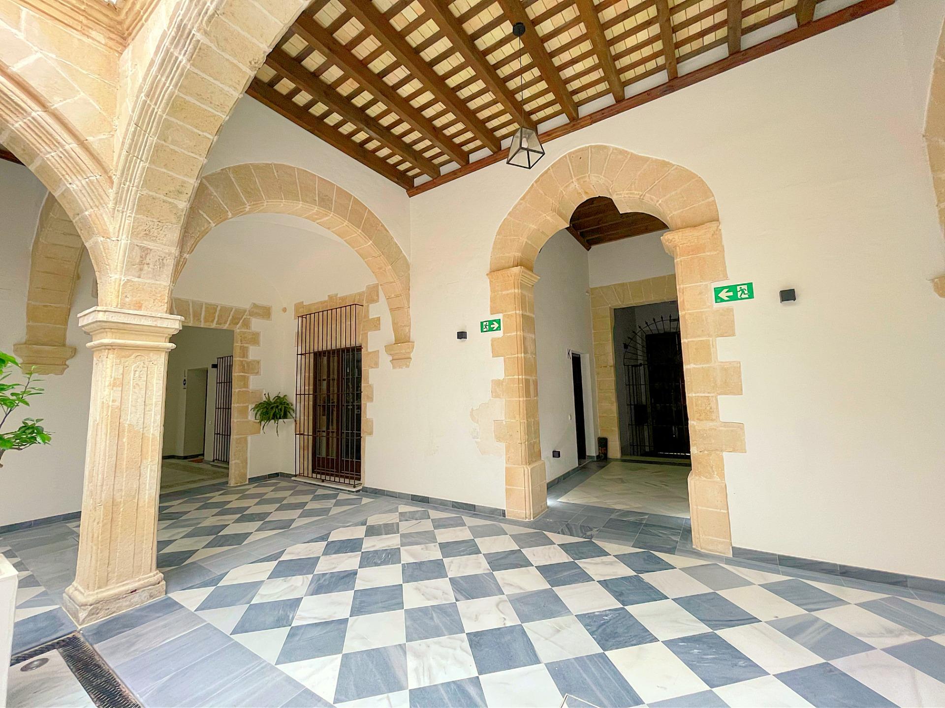 Se vende exclusivo dúplex de lujo con piscina y garaje en pleno centro de El Puerto de Santa María