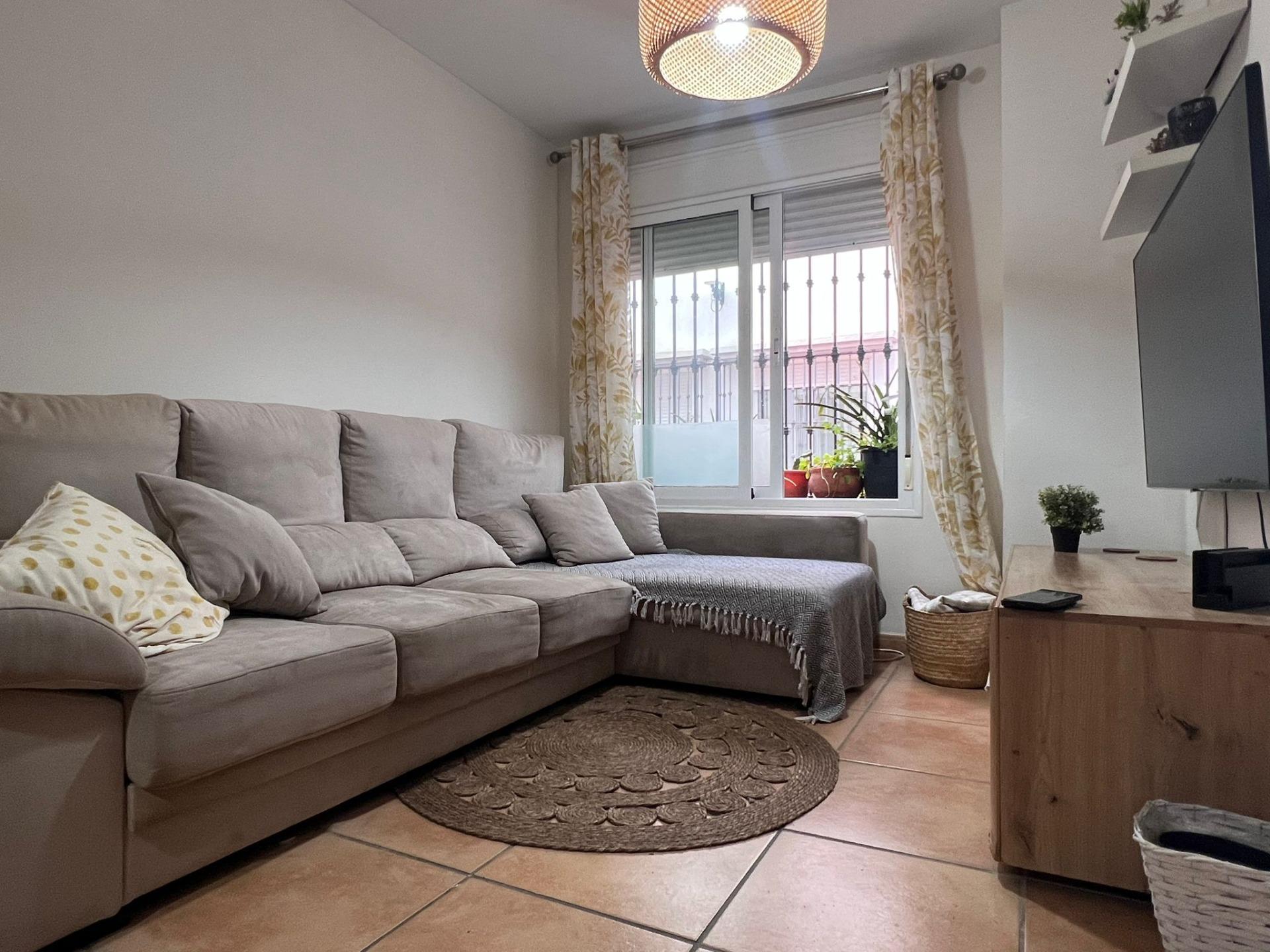 ¡ESTUPENDO ADOSADO EN RESIDENCIAL LA REINA!