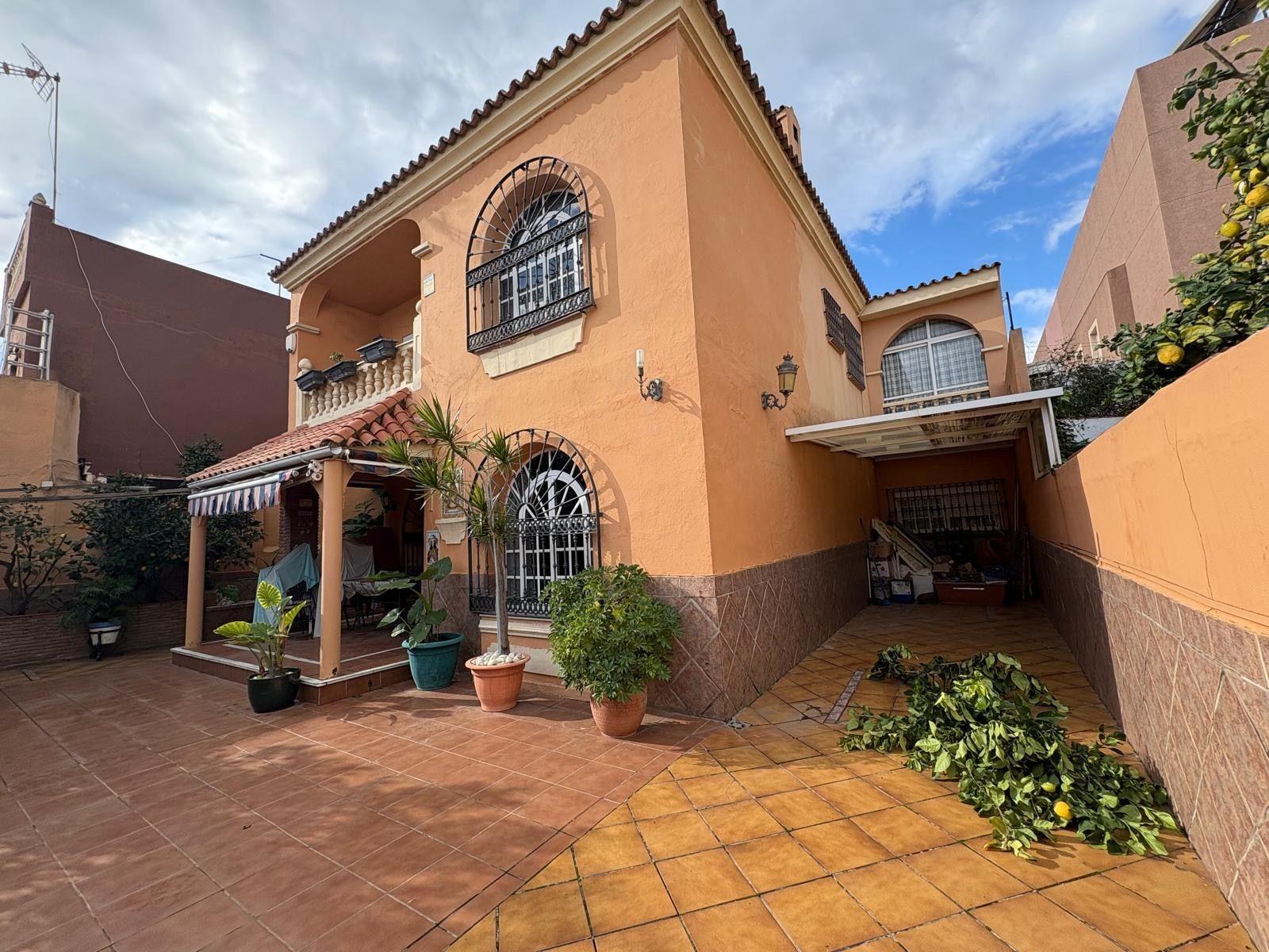 CASA MUY CERCA DE LA PLAYA DEL RINCONCILLO.