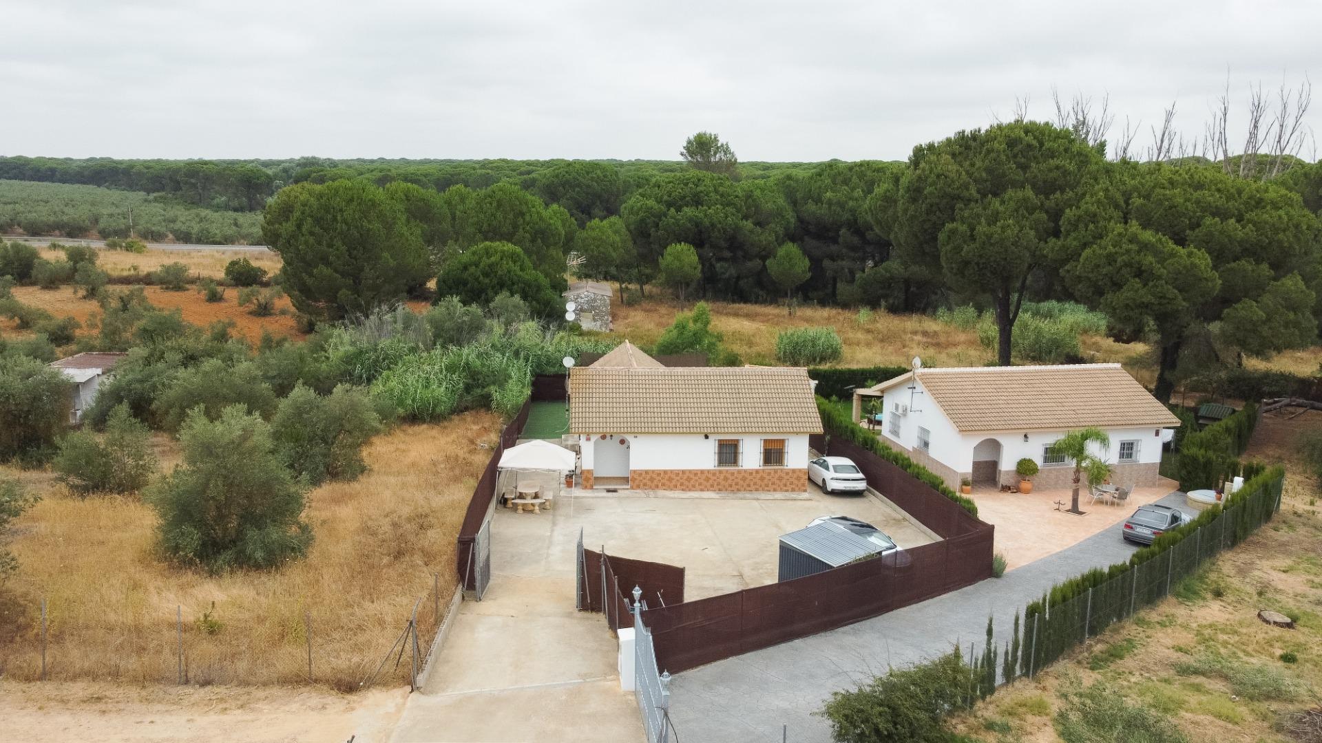 Casa independiente con parcela, naturaleza y piscina junto a Doñana – ¡lista para vivir!