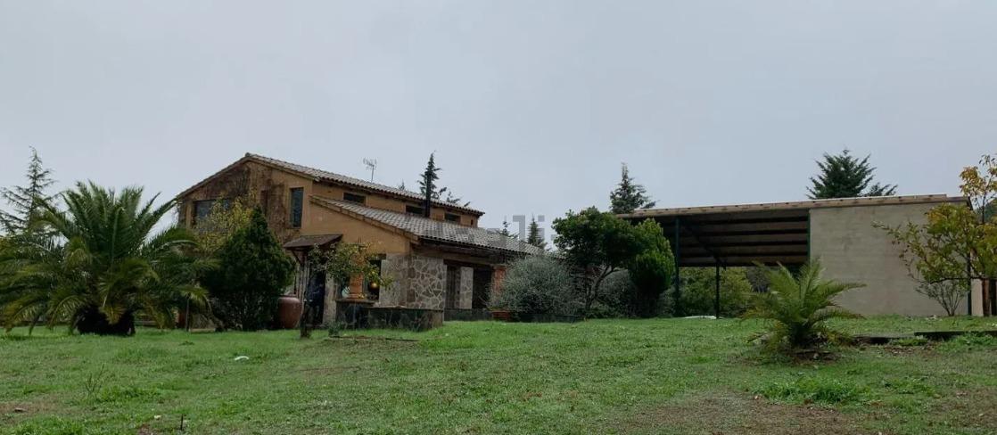 Exclusiva finca con vivienda y encanto en la Sierra de Tentudía, a 1 h 30 min de Sevilla