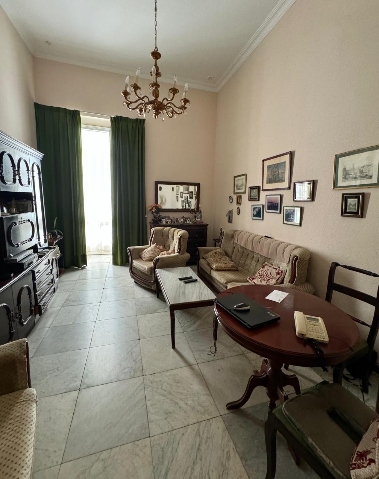 Luminoso y gran piso en calle Ancha