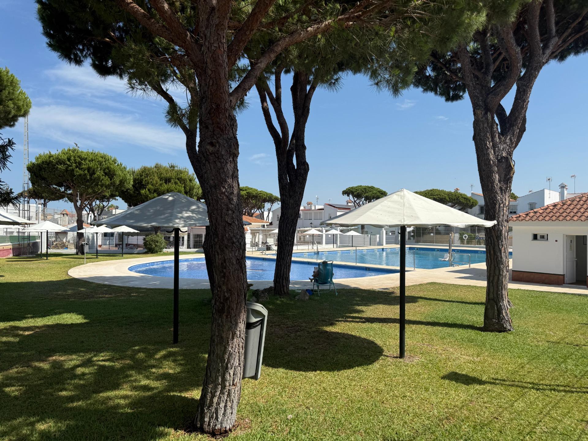 UNIFAMILIAR ADOSADA A ESCASOS 700 METROS DE LA PLAYA