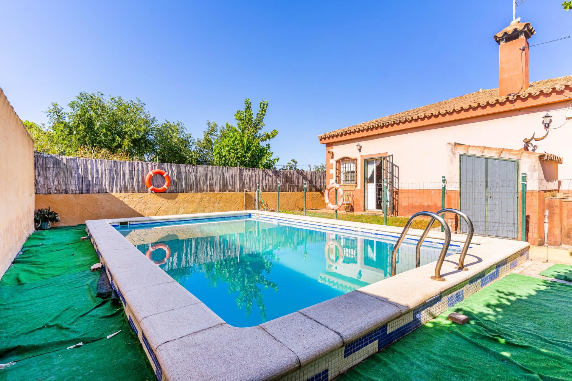 MAGNIFICO CHALET CON PISCINA