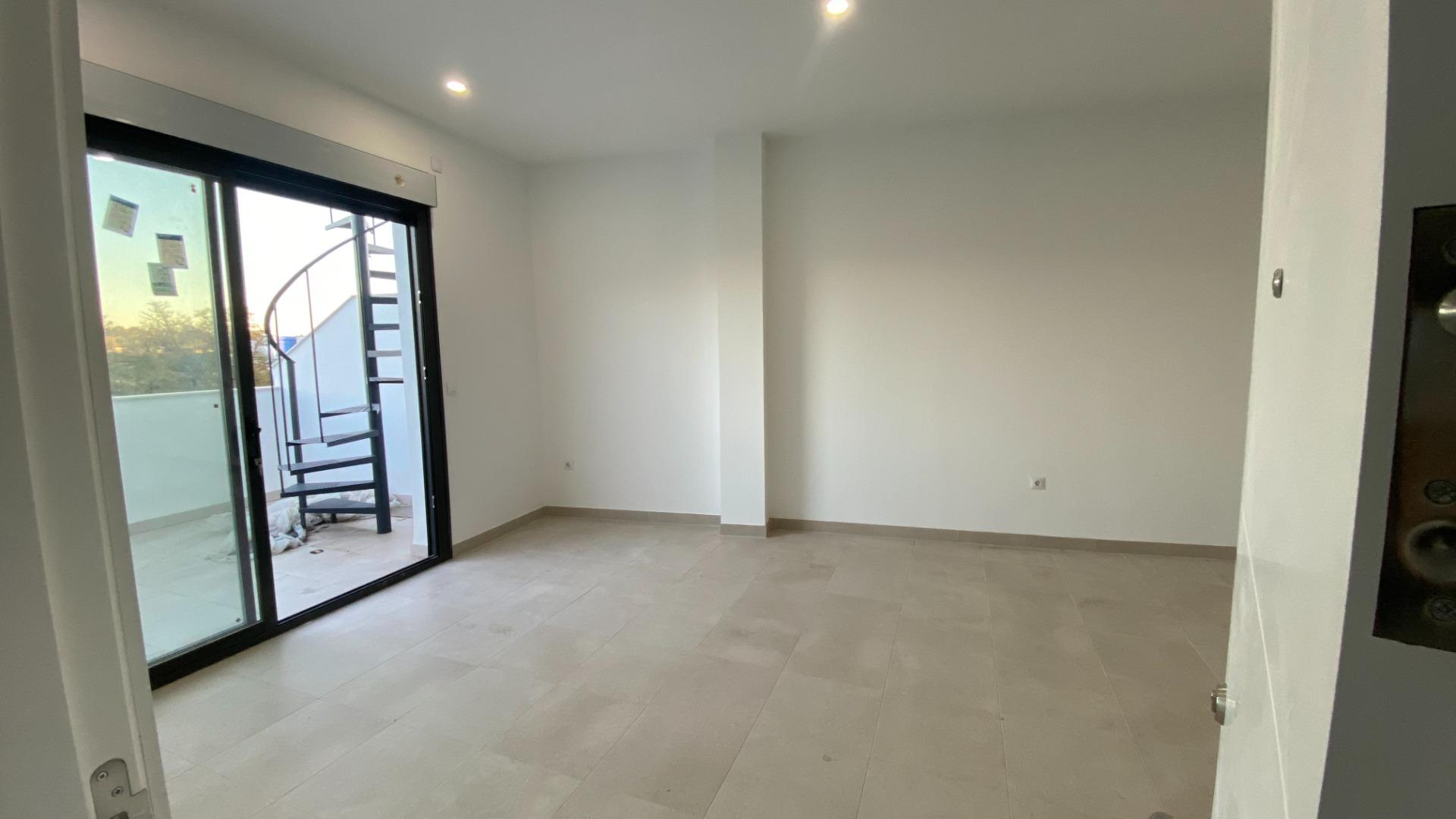GELVES.- ATICO EN VENTA A ESTRENAR CON TERRAZA Y SOLARIUM CON BONITAS VISTAS
