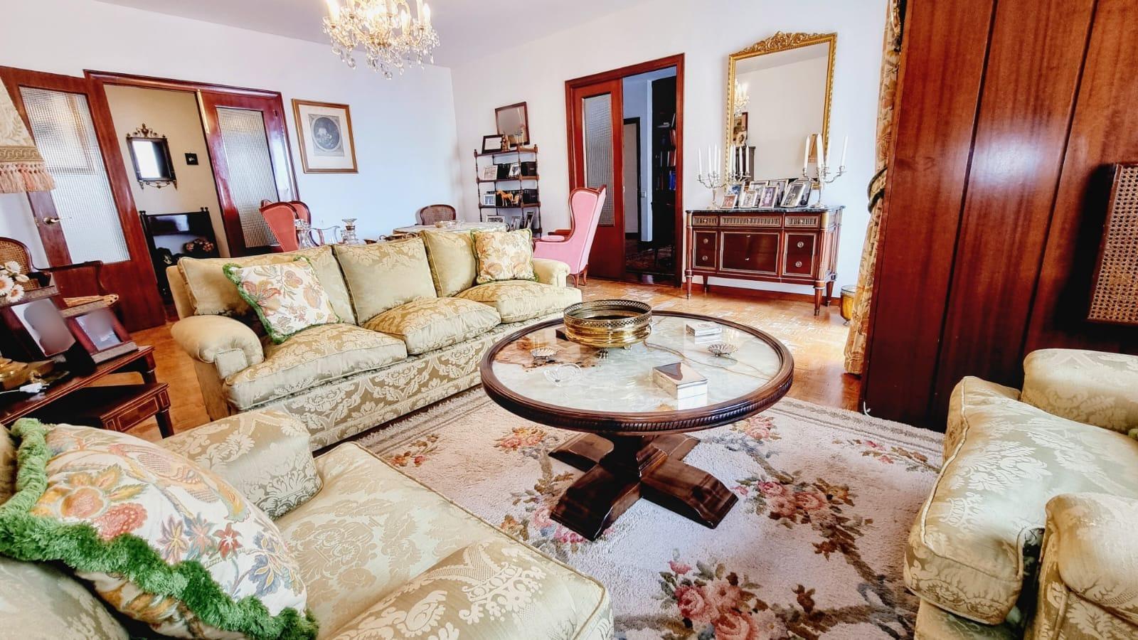 AMPLIO PISO CON TERRAZA EN ZONA SAN FELIPE NERI