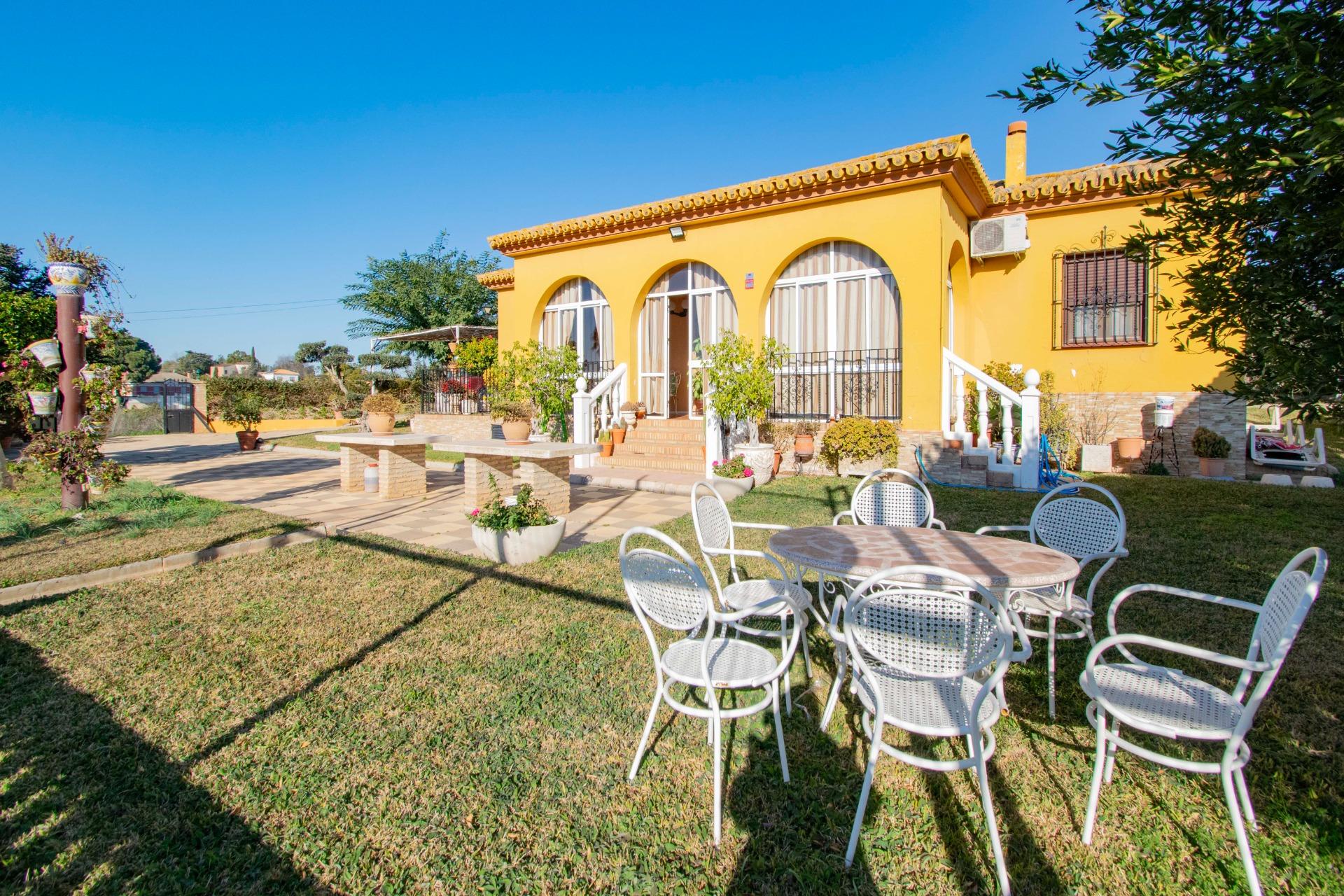 CASA CON PARCELA EN VENTA EN MAIRENA DEL ALCOR