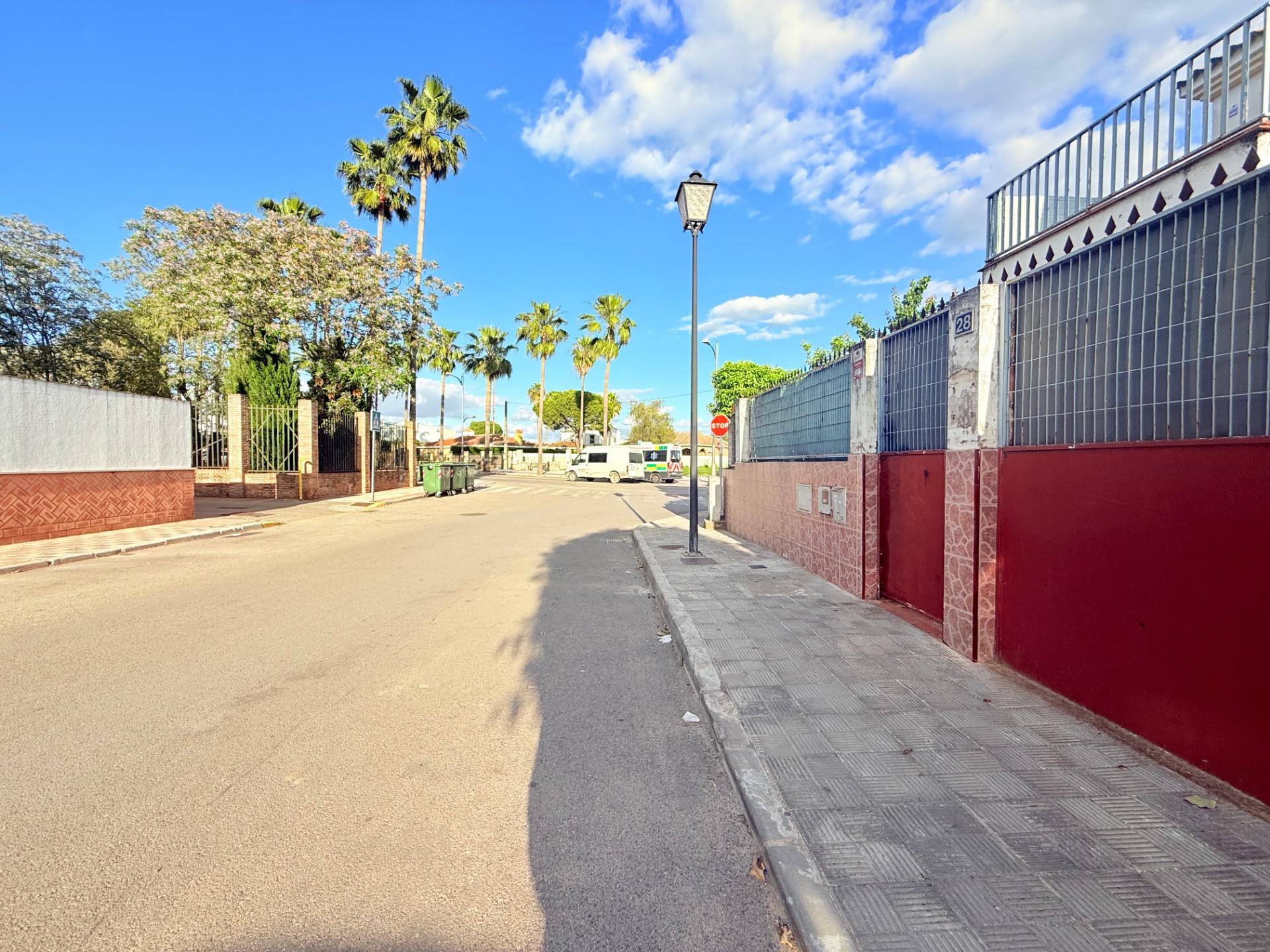OPORTUNIDAD CASA PAREADA EN CALLE GORDAL