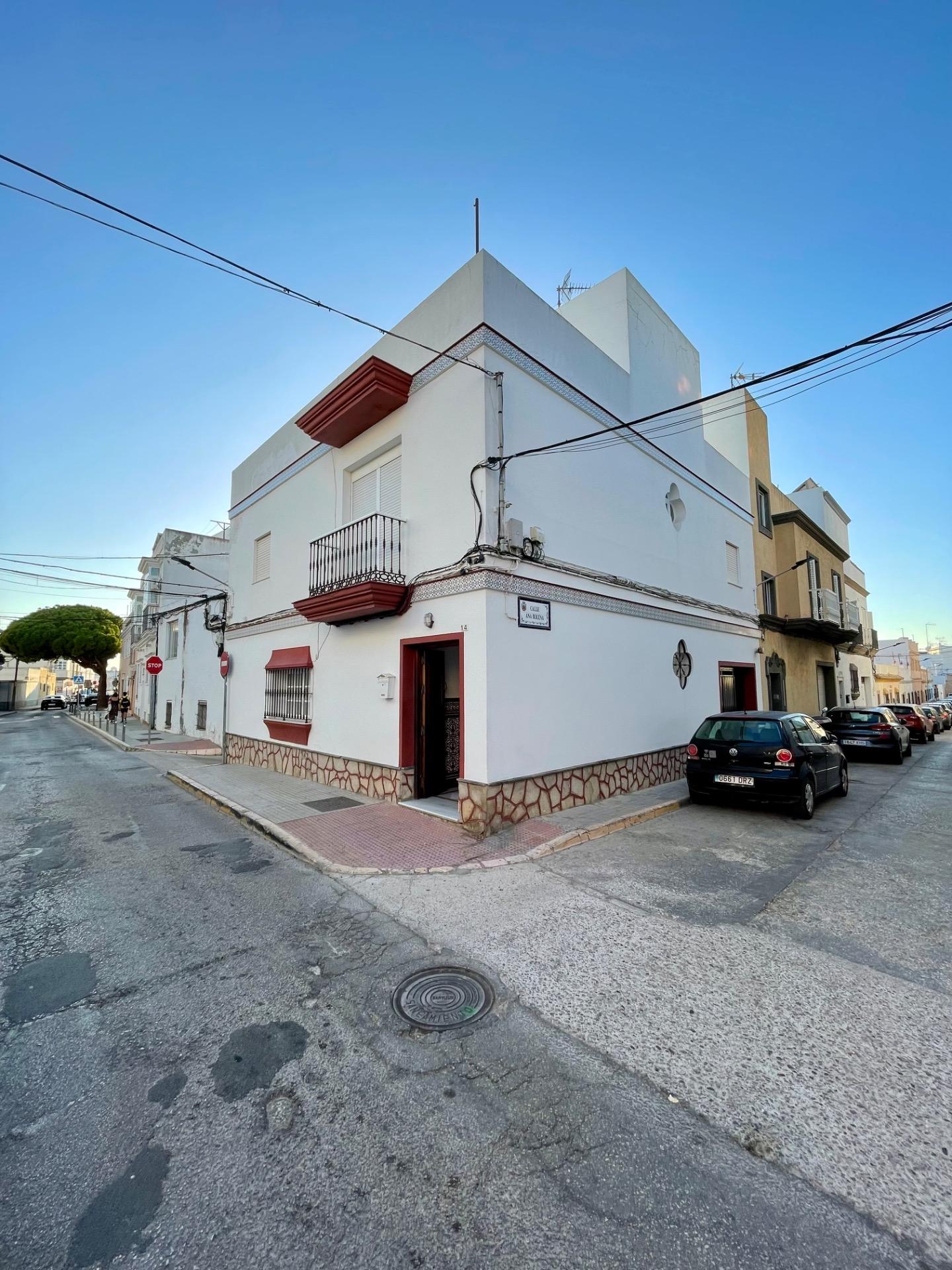 Amplia casa con garaje y azoteas transitables en la zona de Mayorazgo