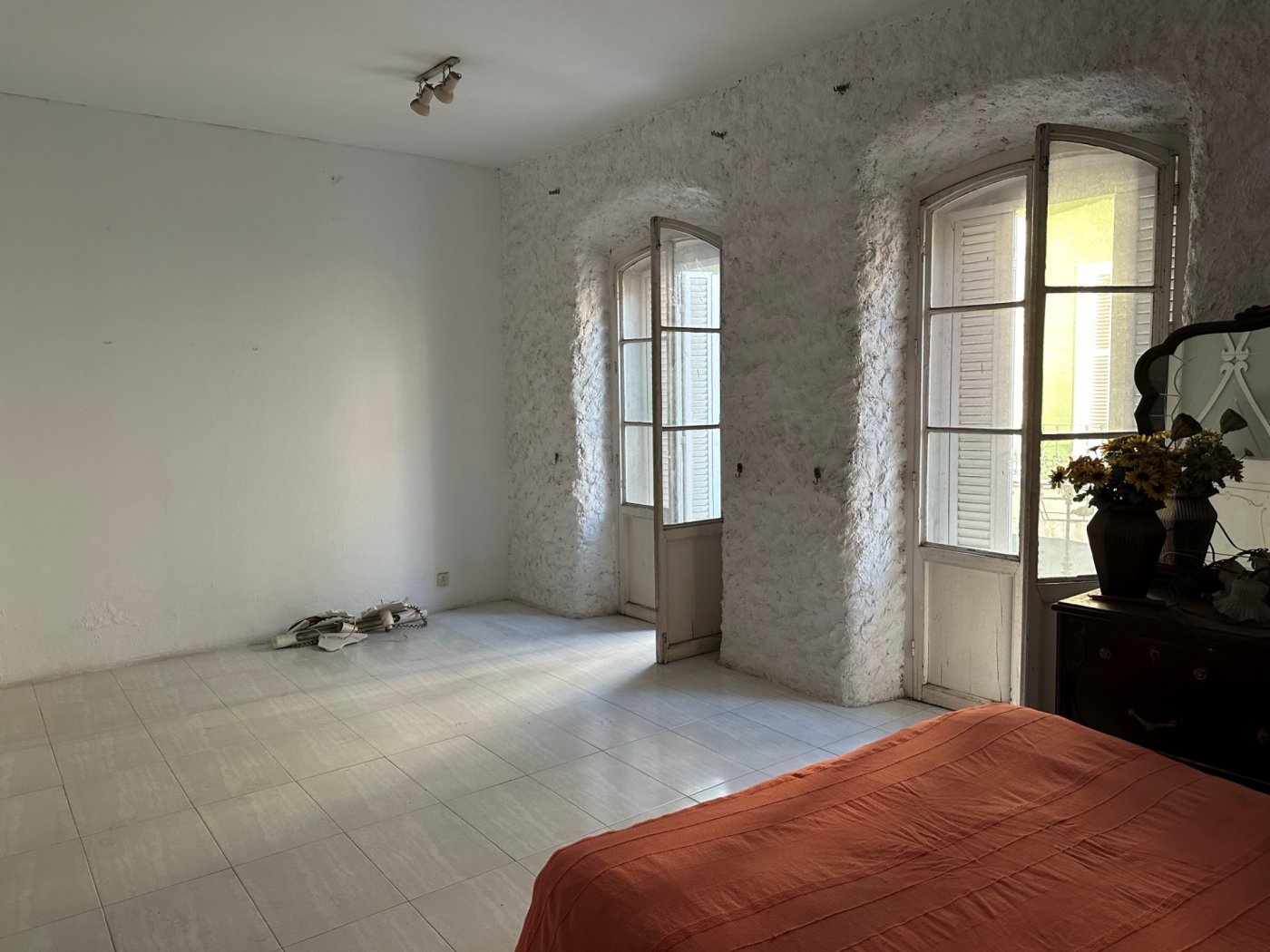 CASA EN VENTA EN C/ GENERAL CASTAÑOS, CON LOCAL EN PLANTA BAJA