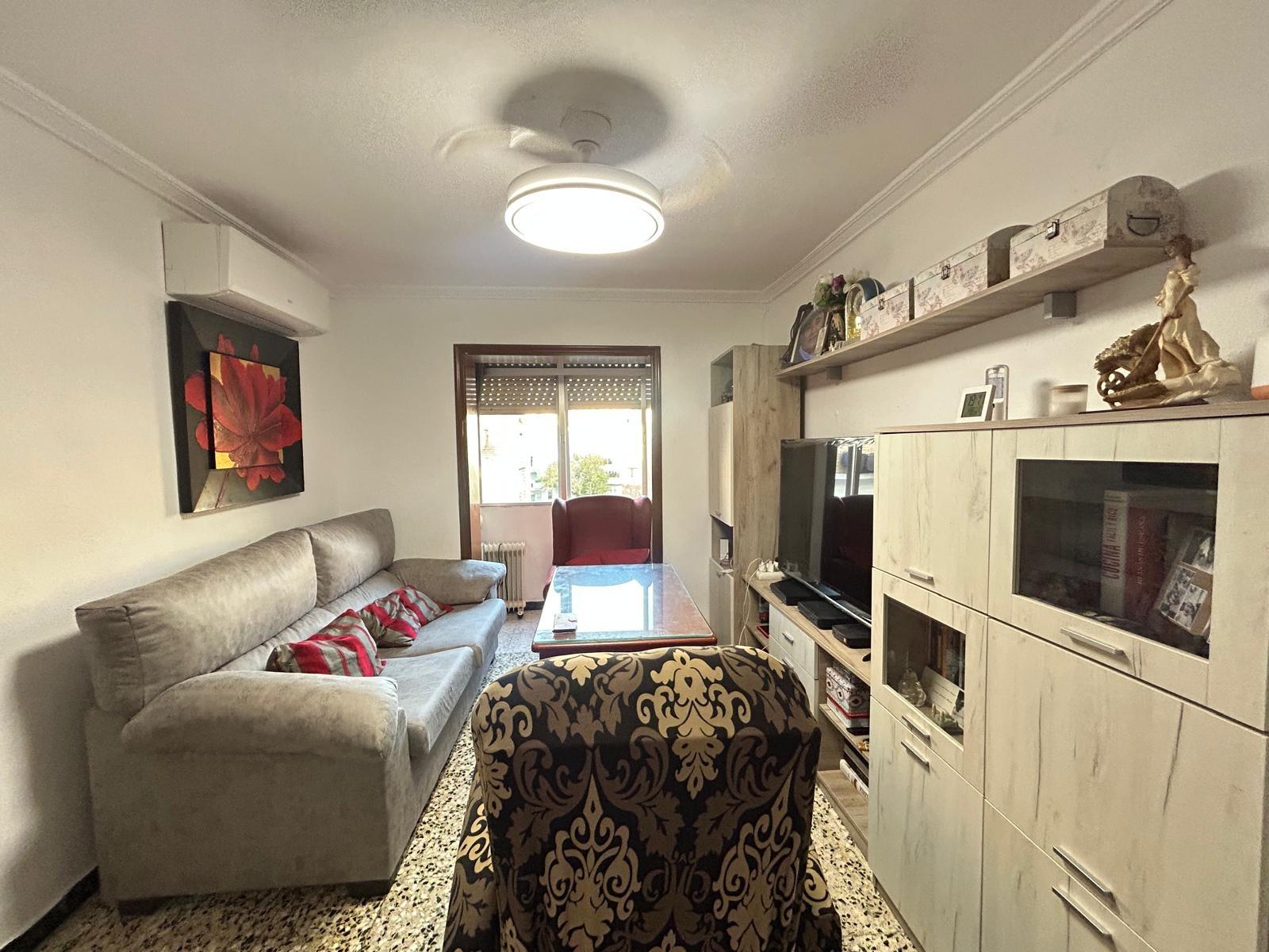 LUMINOSO PISO EN ZONA OESTE