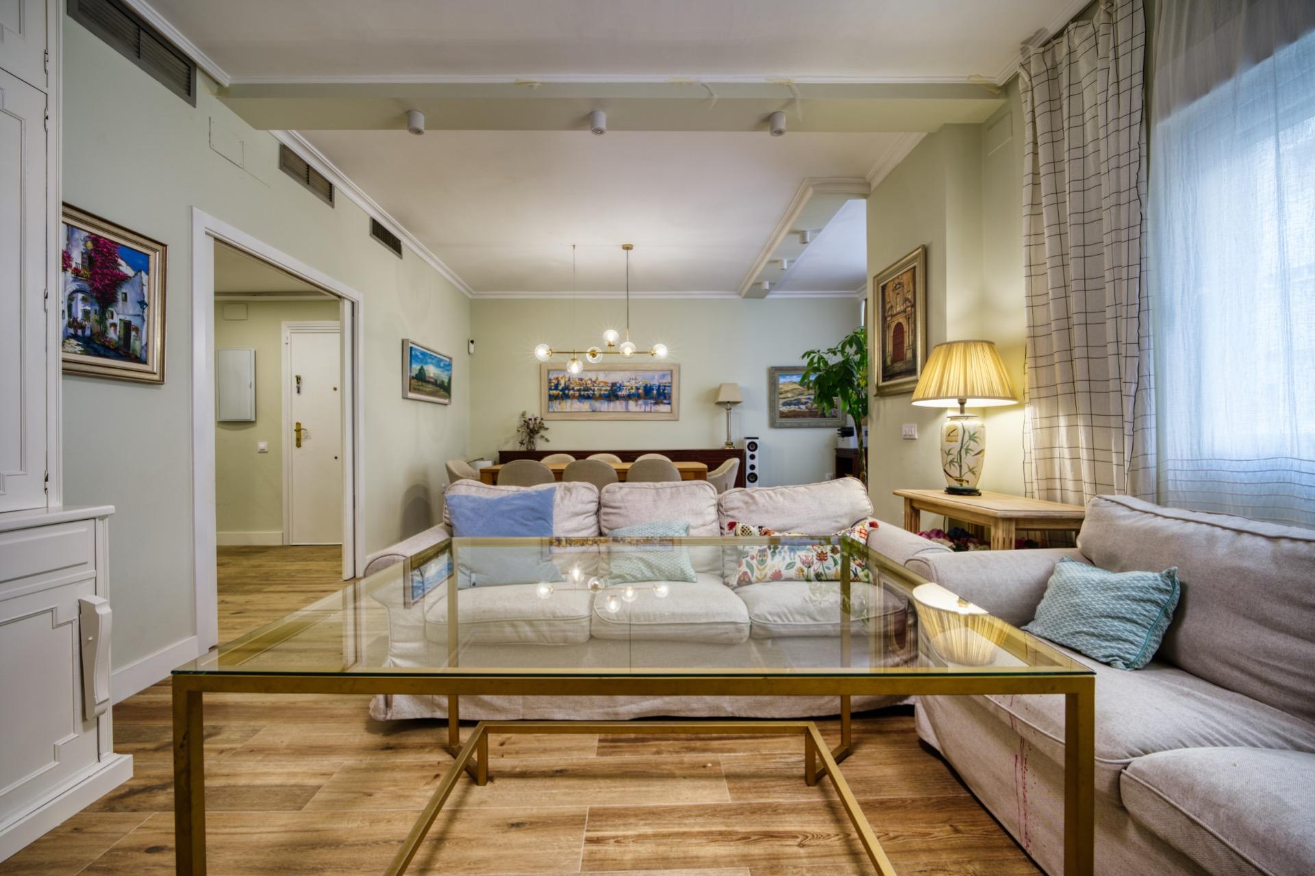 Espectacular piso reformado en Los Remedios con garaje y trastero.