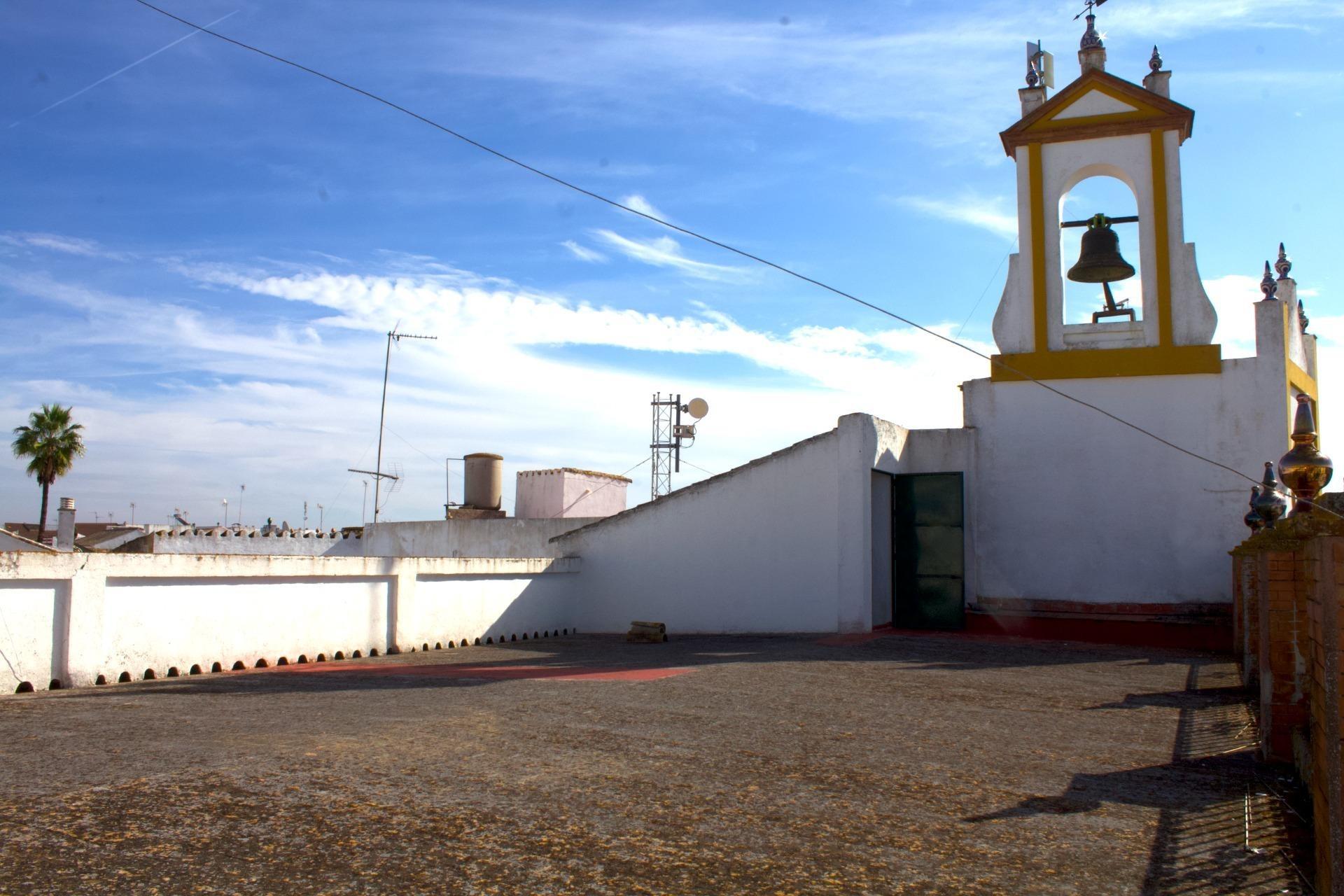 Céntrica casa en Aznalcázar.
