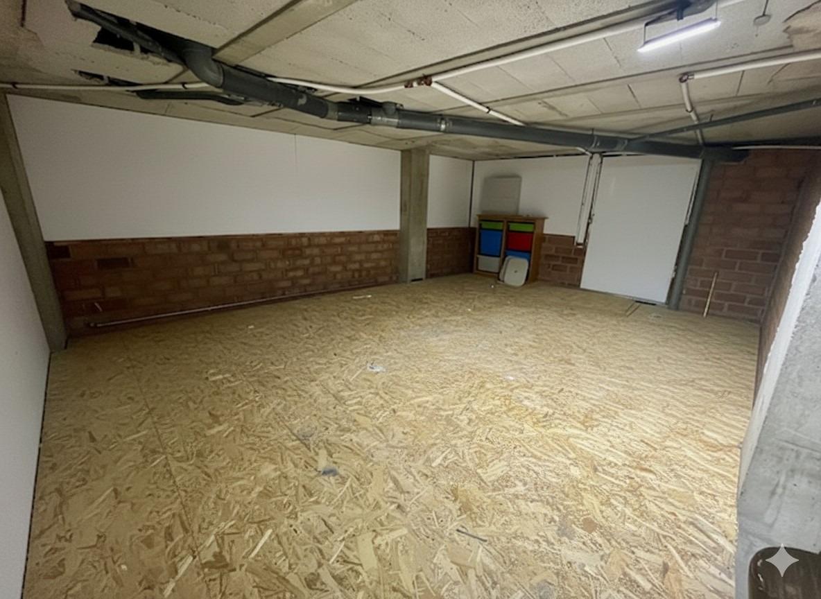 LOCAL HACIENDO ESQUINA DE 101 M2 ESPECIAL INVERSIONISTAS ZONA COMERCIAL DE DOS HERMANAS SUR