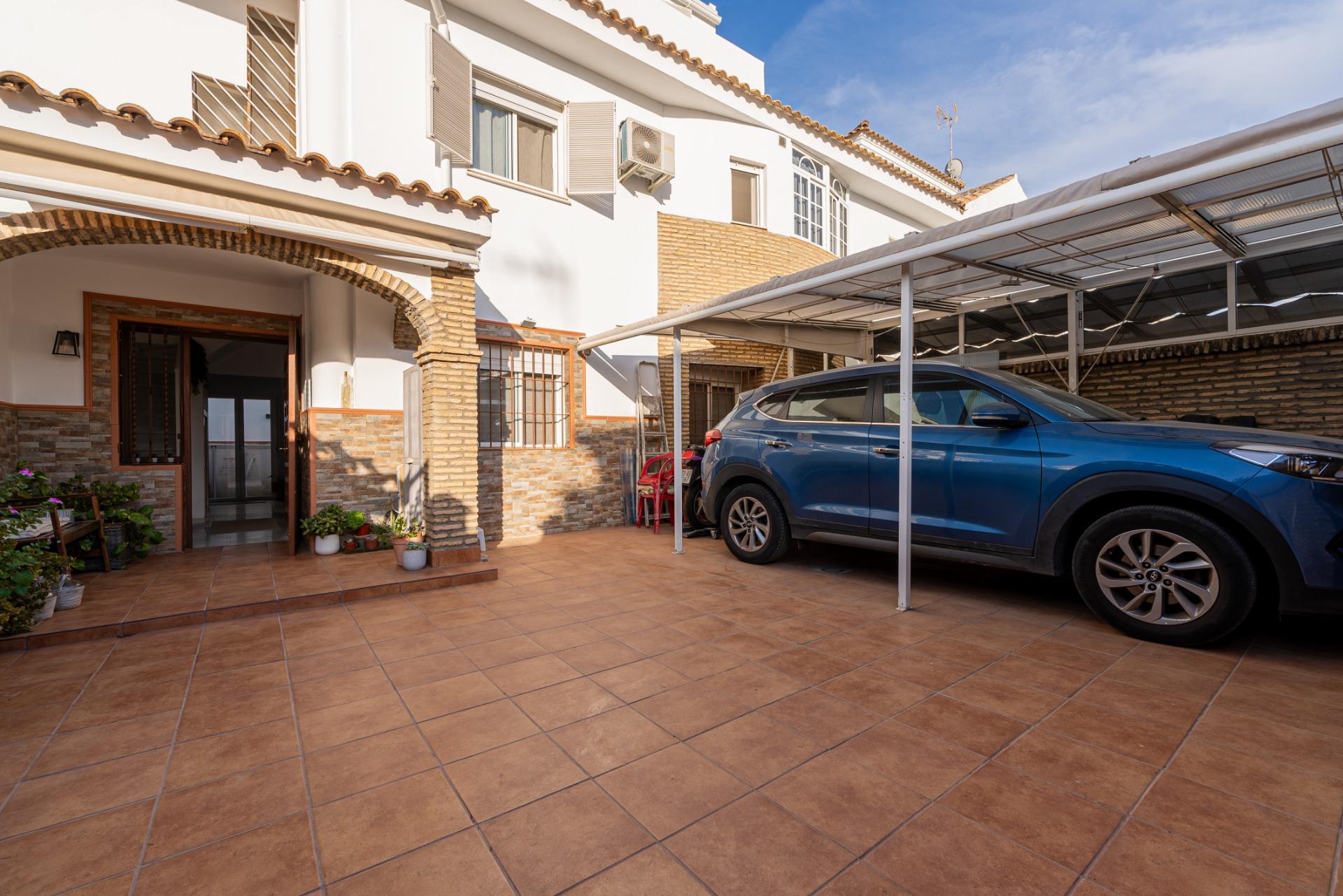 Adosado Tríplex de 4 dormitorios, 3 baños de 260 m2!!!