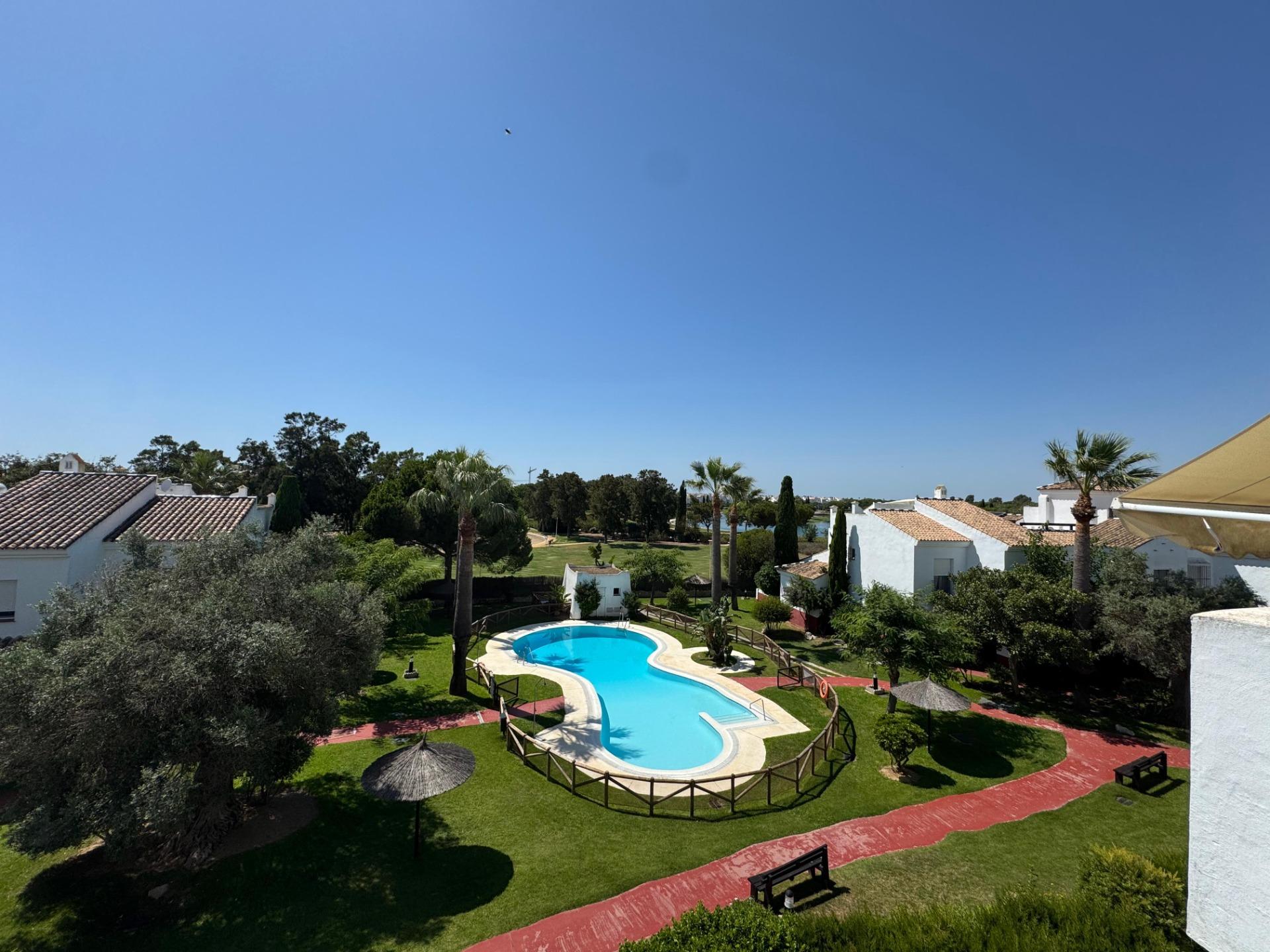 HERMOSO APARTAMENTO CON VISTAS A LA PISCINA